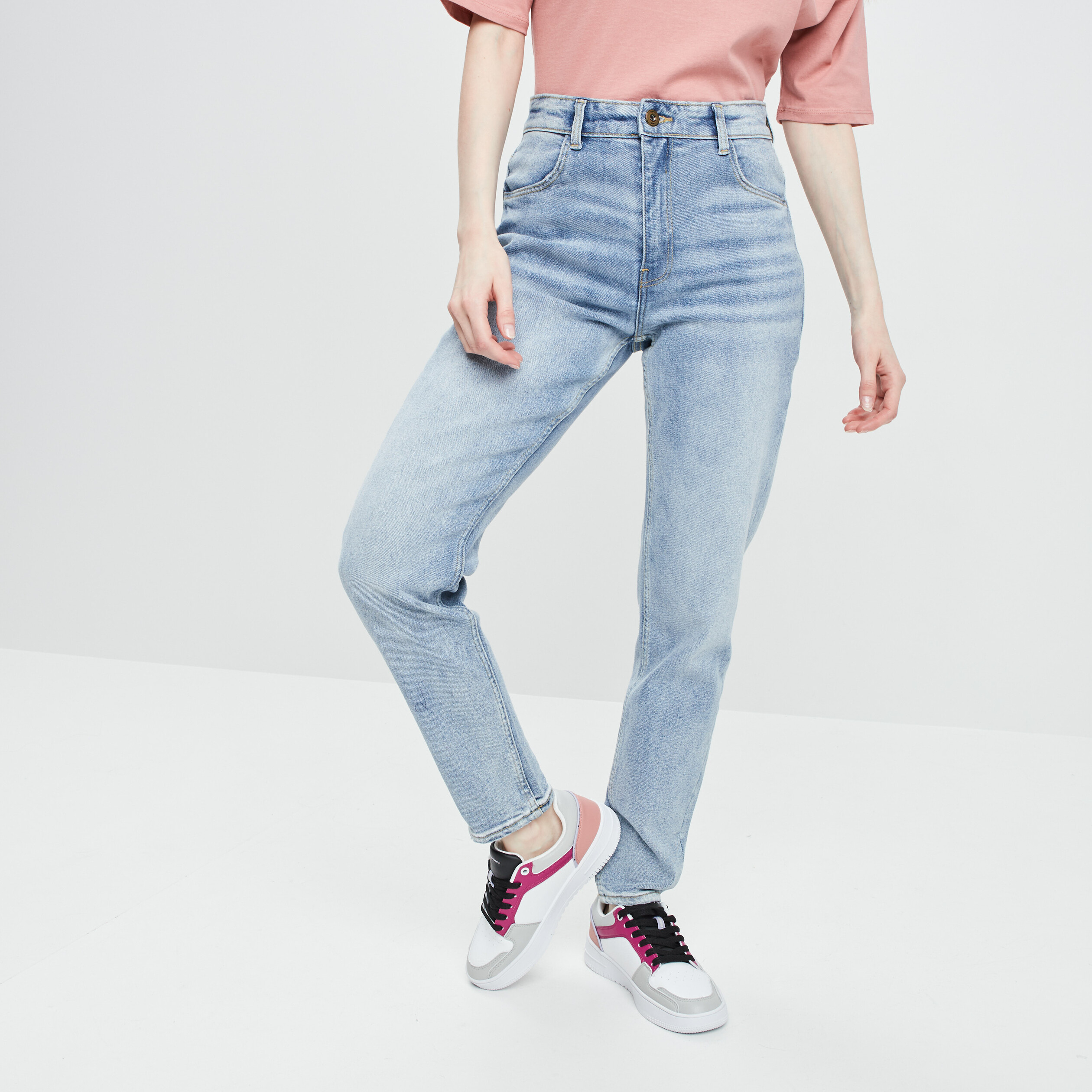 jeans mom taille haute a revers denim bleach femme Jeans mom taille haute à revers denim bleach femme