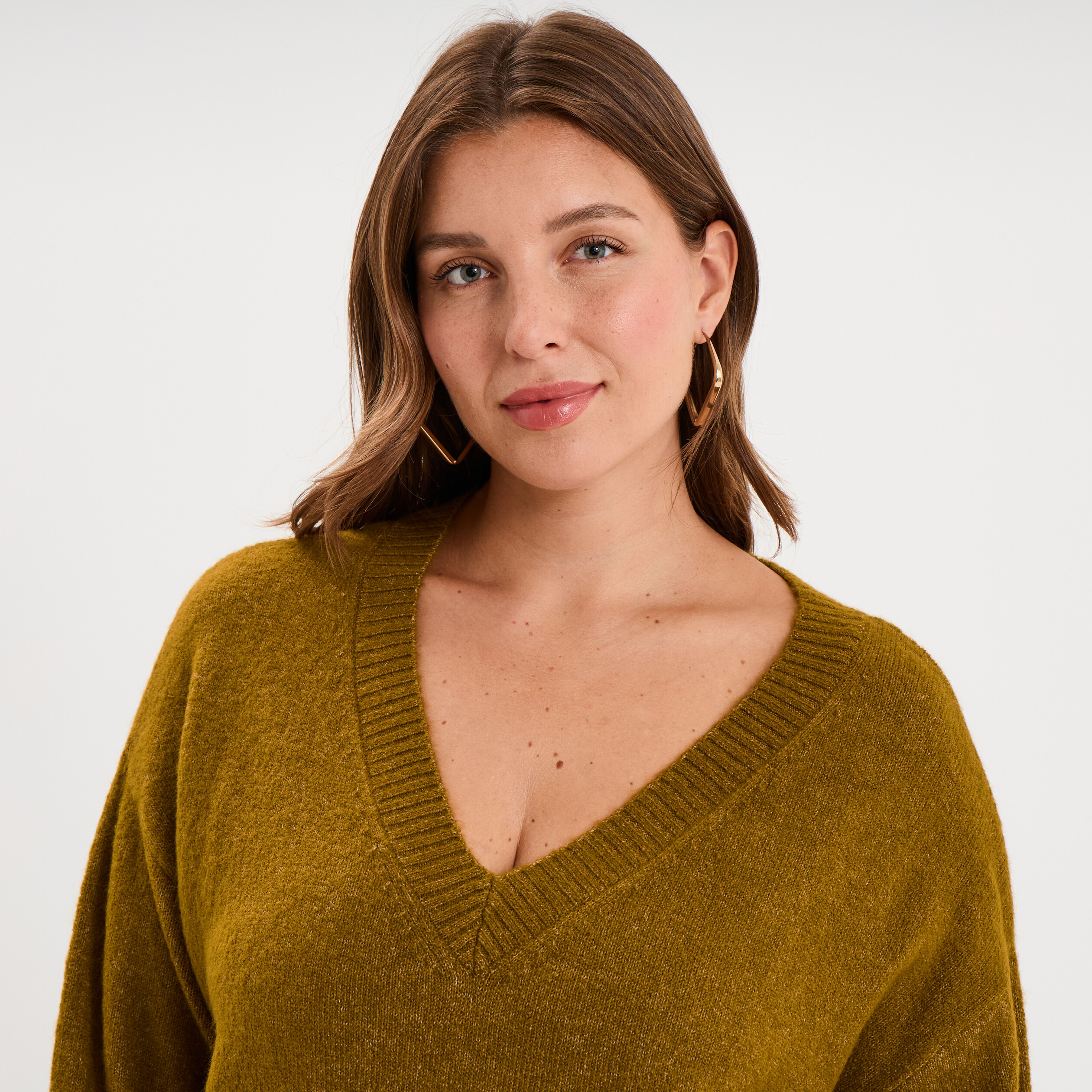 Pull droit col en V manches longues vert olive femme grande taille