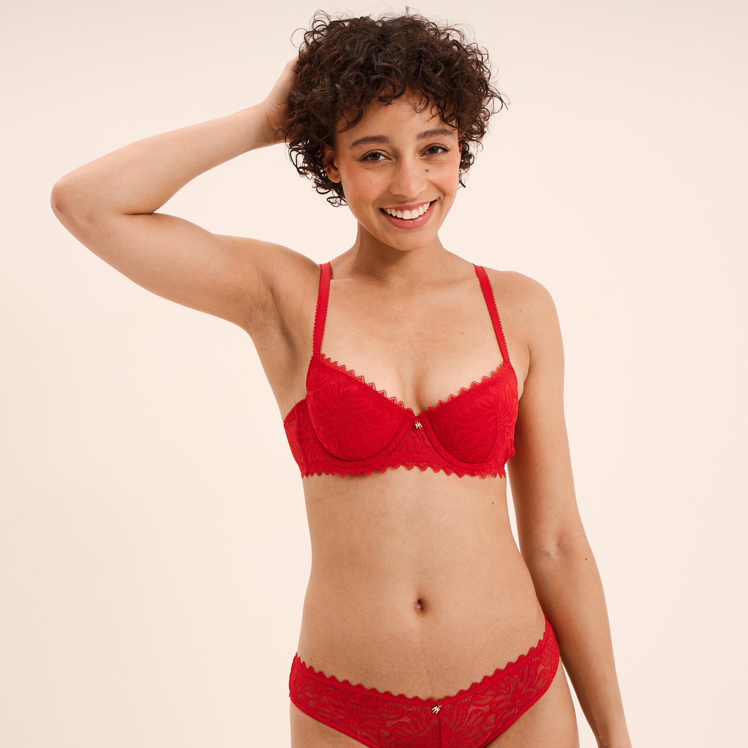Soutien-gorge corbeille padd&eacute; dentelle rouge femme