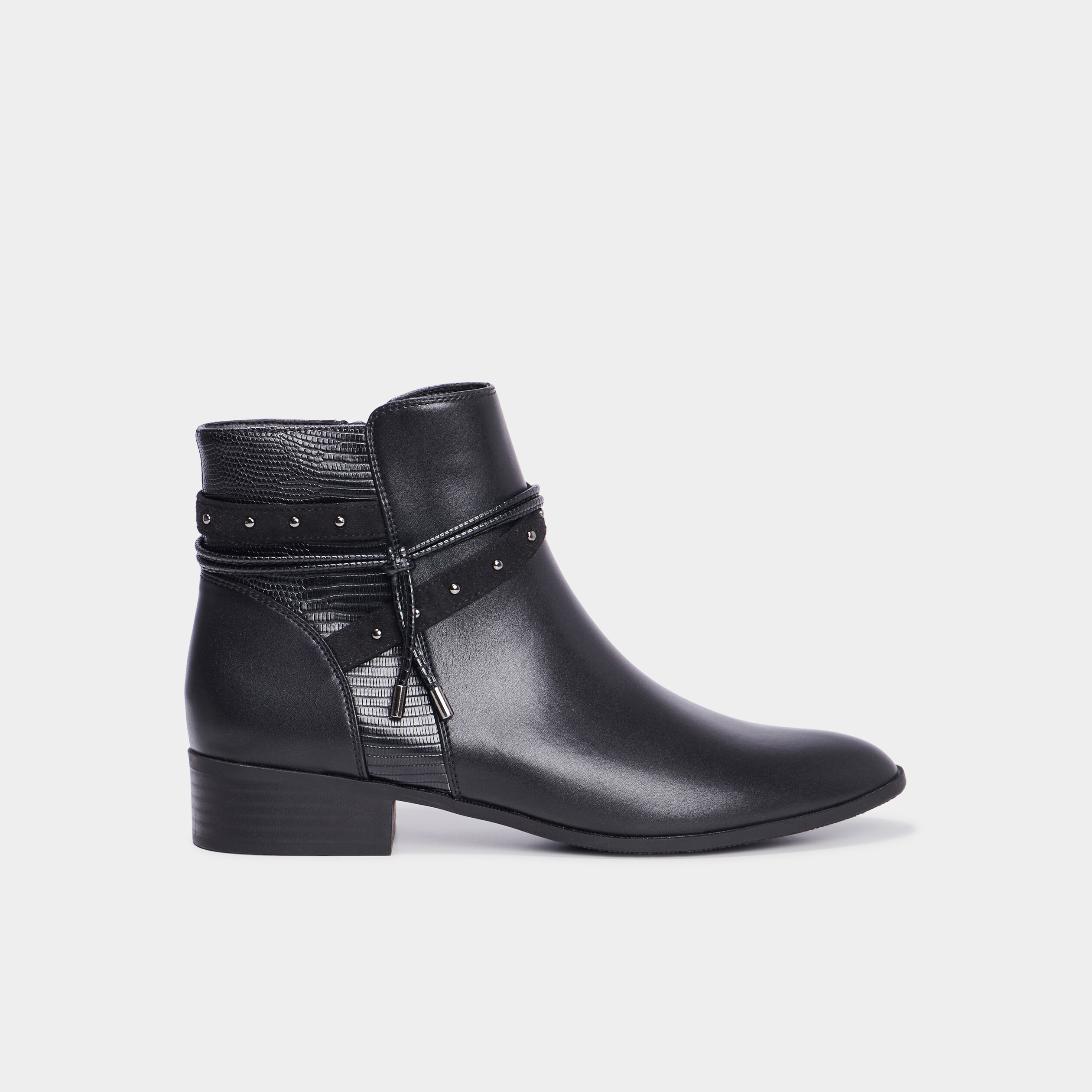 bottines a talons plats details cloutes noir femme Bottines à talons plats détails cloutés noir femme