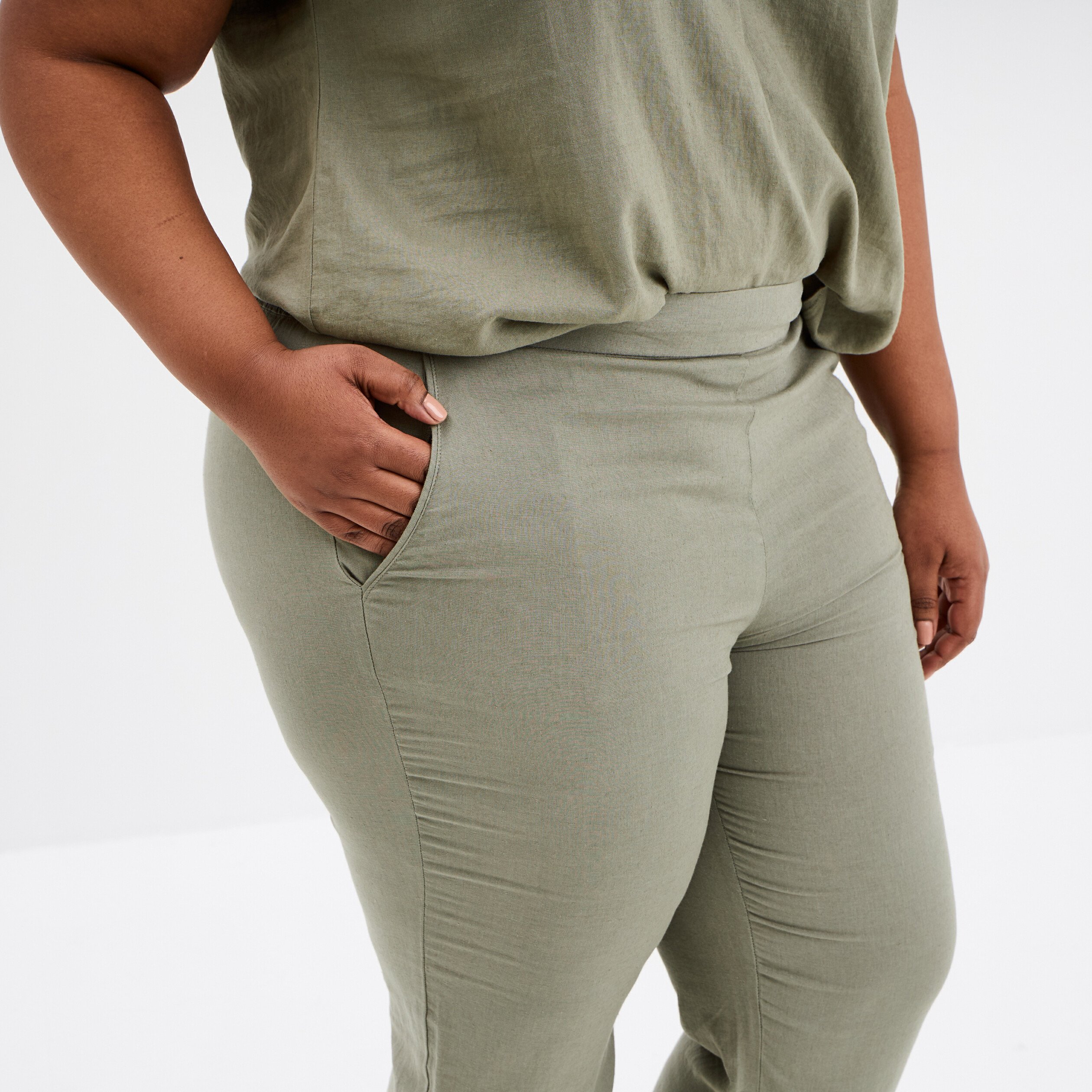 pantalon chino droit en lin melange vert kaki femmegt Pantalon chino droit en lin mélangé vert kaki femme grande taille