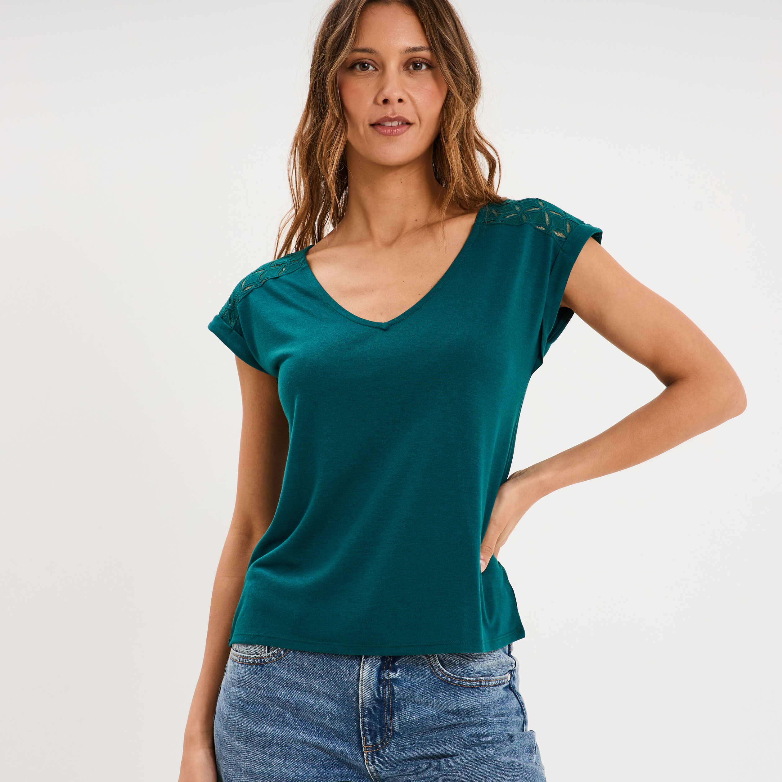 T-shirt col en V ajour&eacute; &eacute;paules et dos vert fonc&eacute; femme