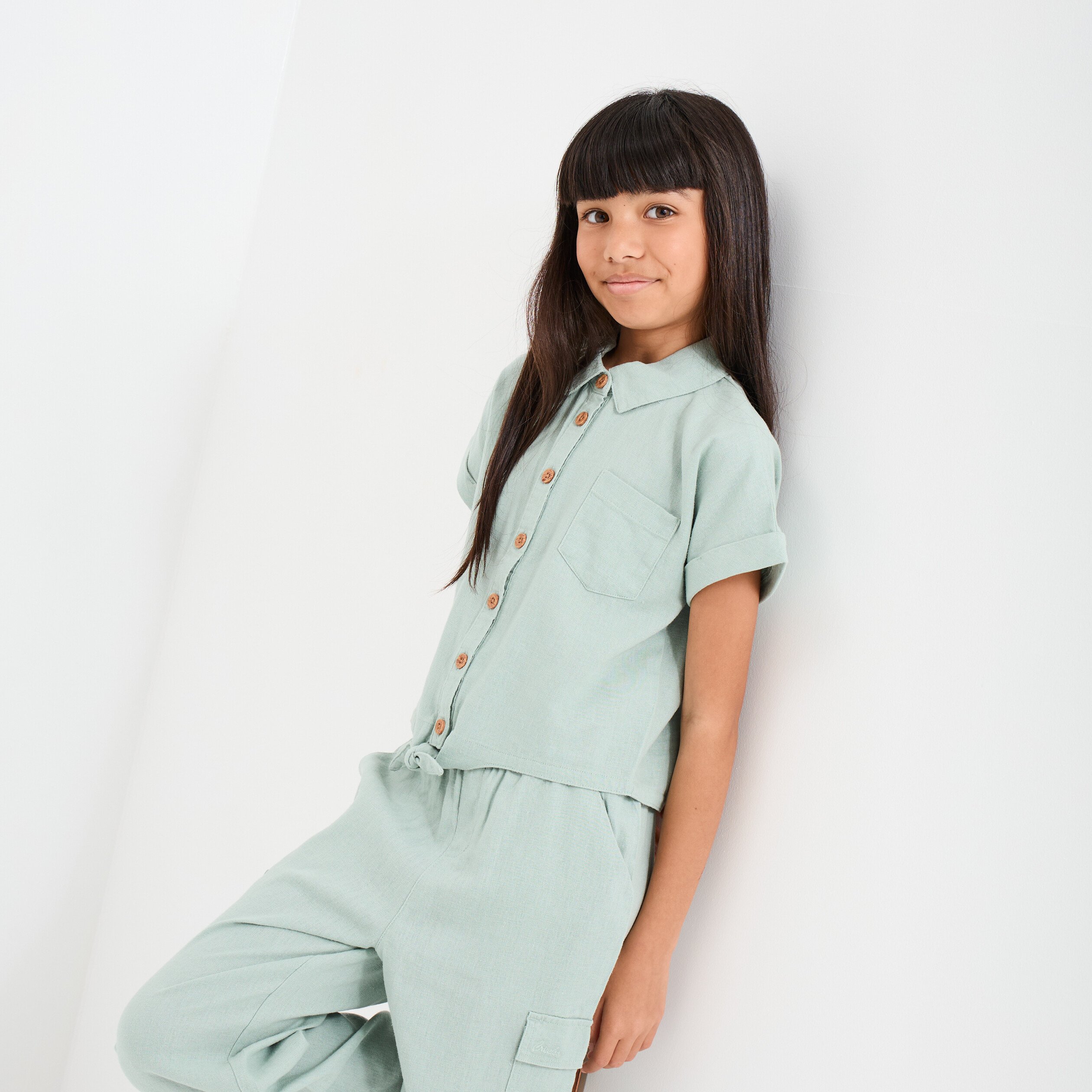chemise nouee manches courtes en lin vert pastel fille Chemise nouée manches courtes en lin vert pastel fille
