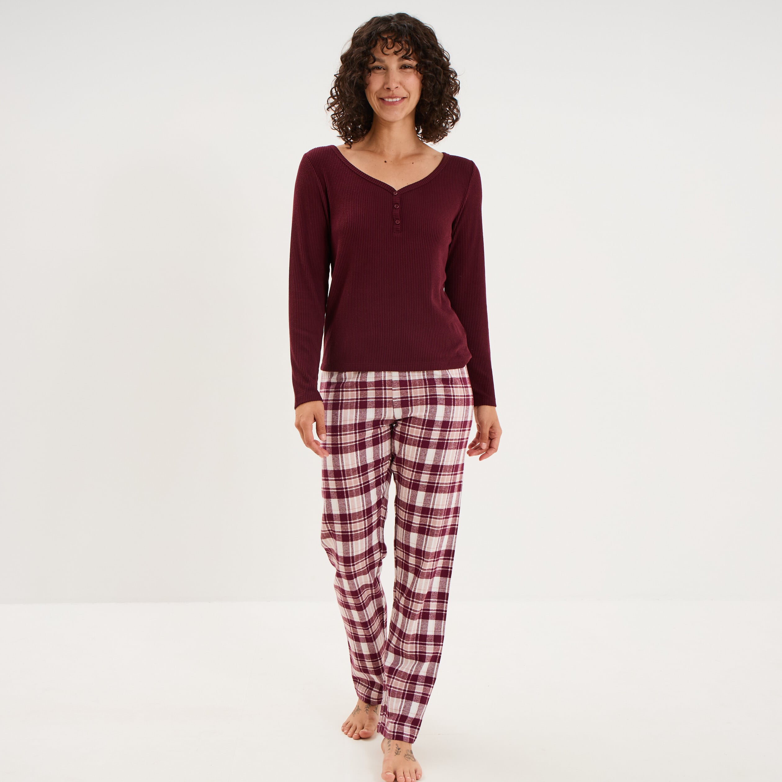 Ensemble pyjama t-shirt et pantalon bordeaux femme