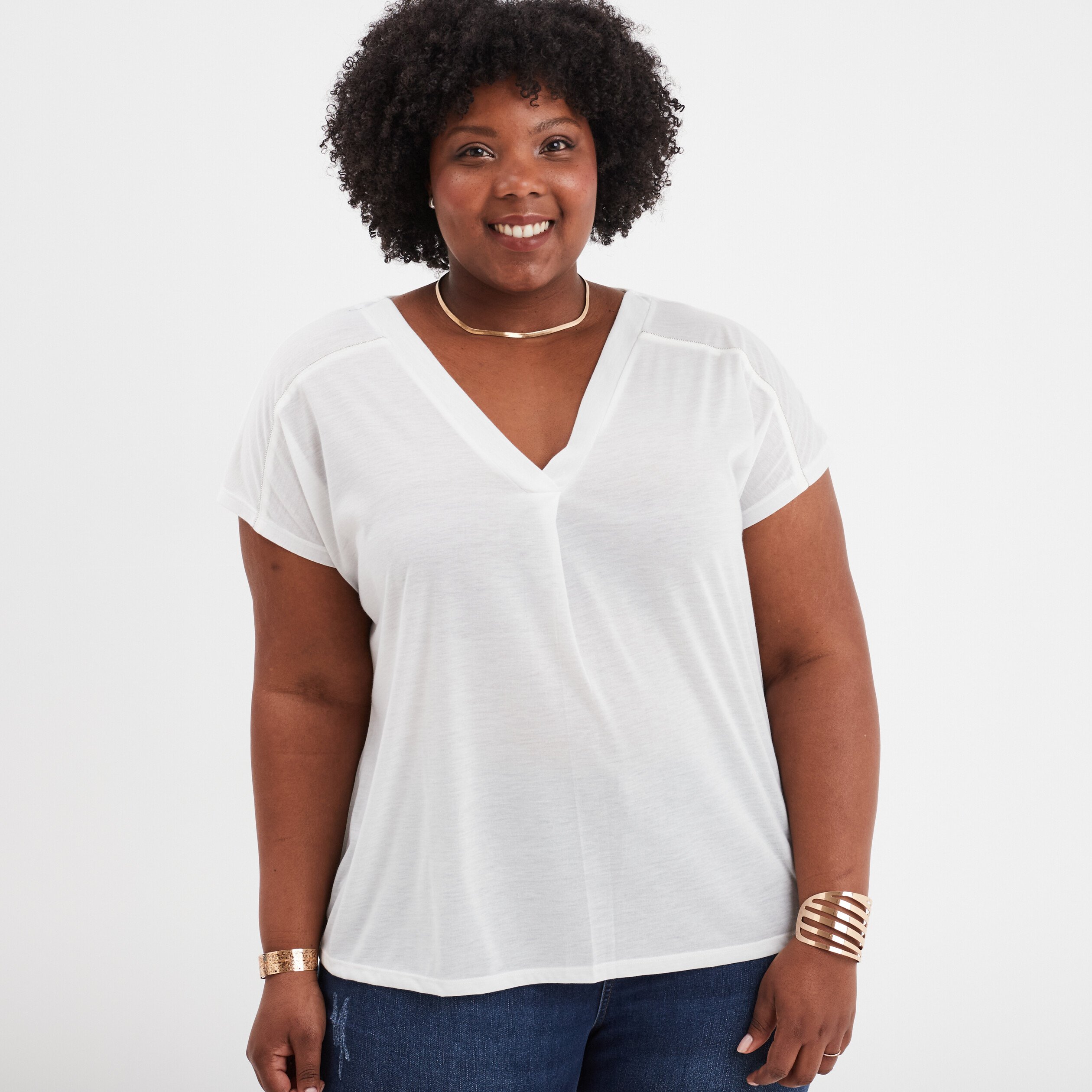 t shirt details chaines epaules blanc femmegt T-shirt détails chaînes épaules blanc femme grande taille