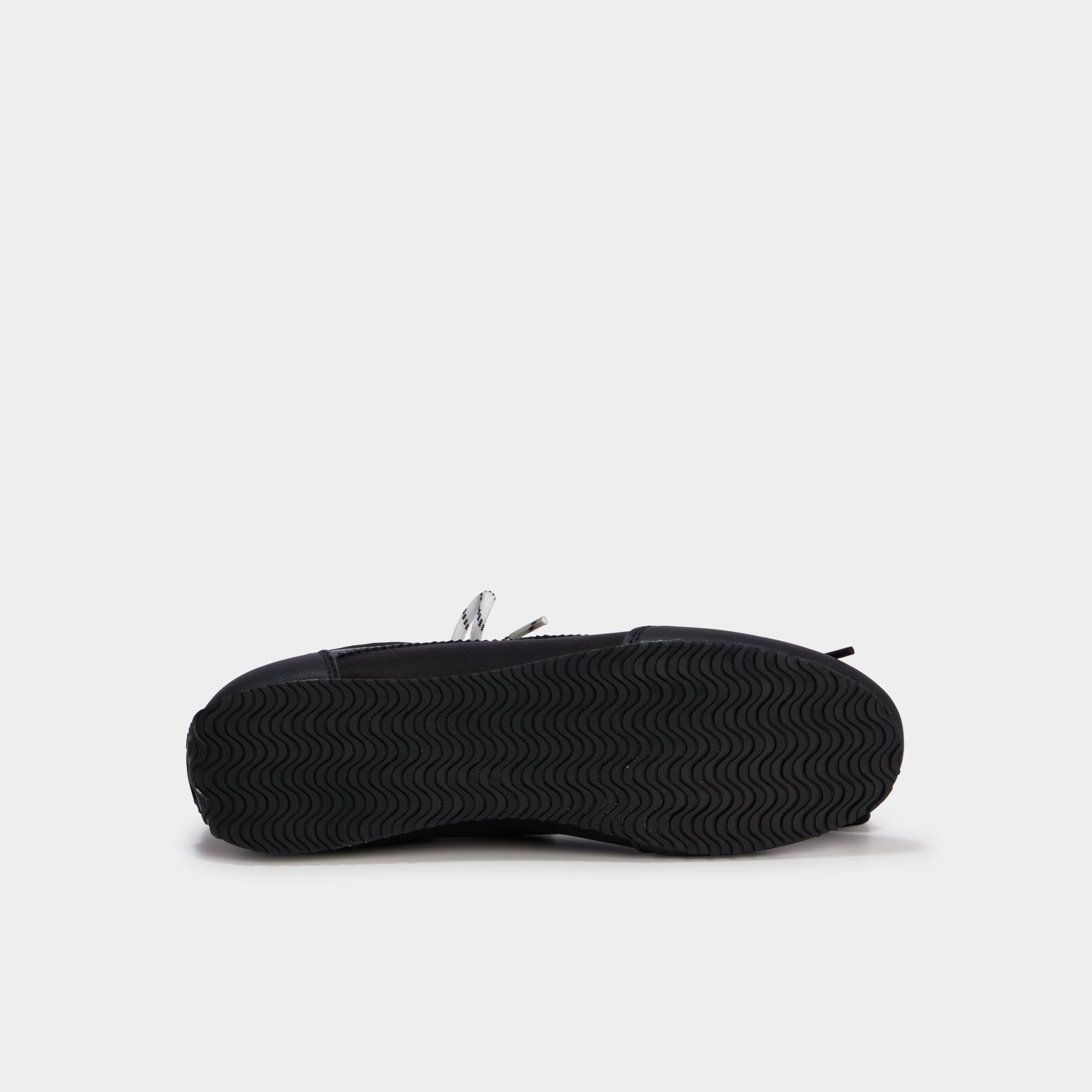 Baskets &agrave; lacets doubles semelle fine noir femme