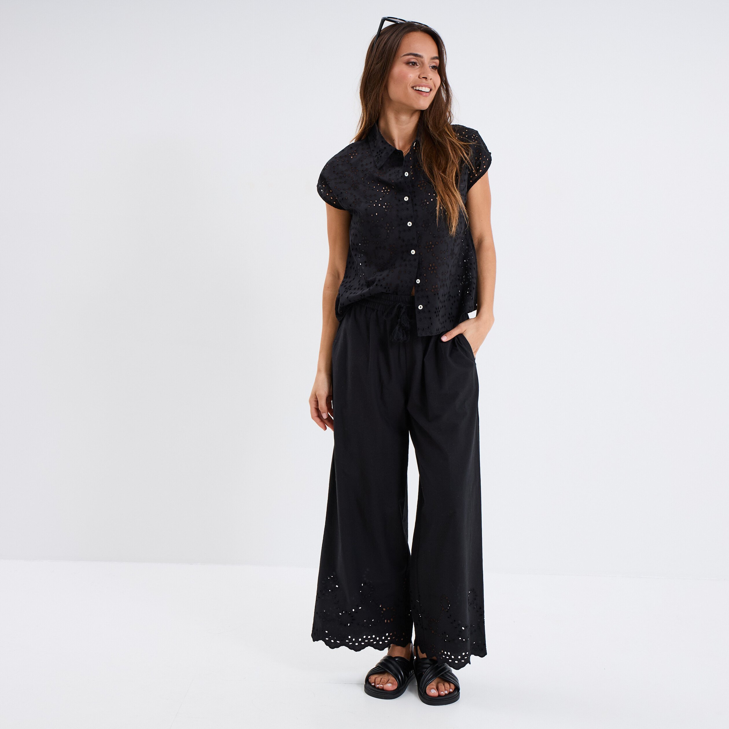 chemise broderie anglaise sans manches noir femme Chemise broderie anglaise sans manches noir femme