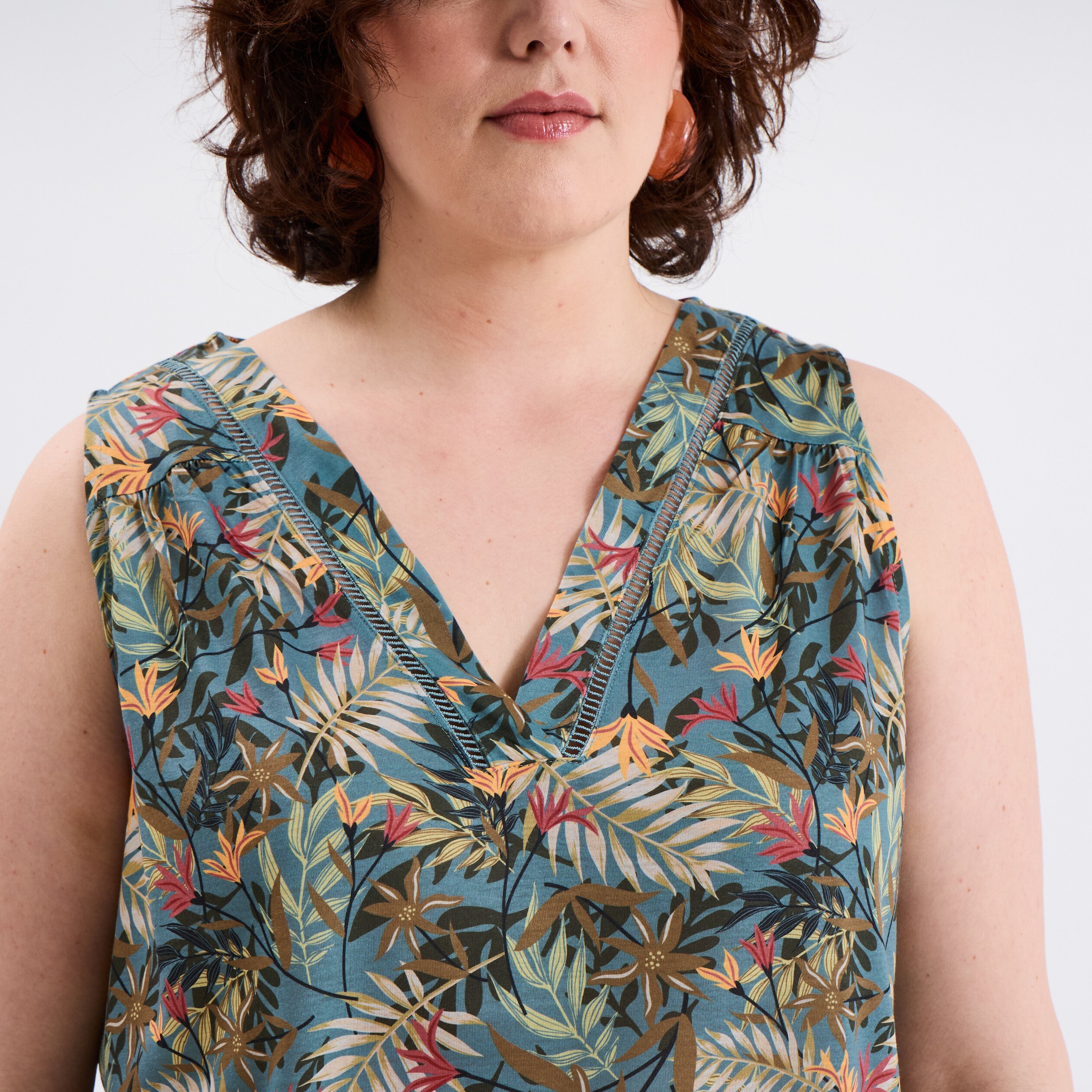 debardeur col en v sans manches vert emeraude femmegt Débardeur col en V sans manches vert émeraude femme grande taille