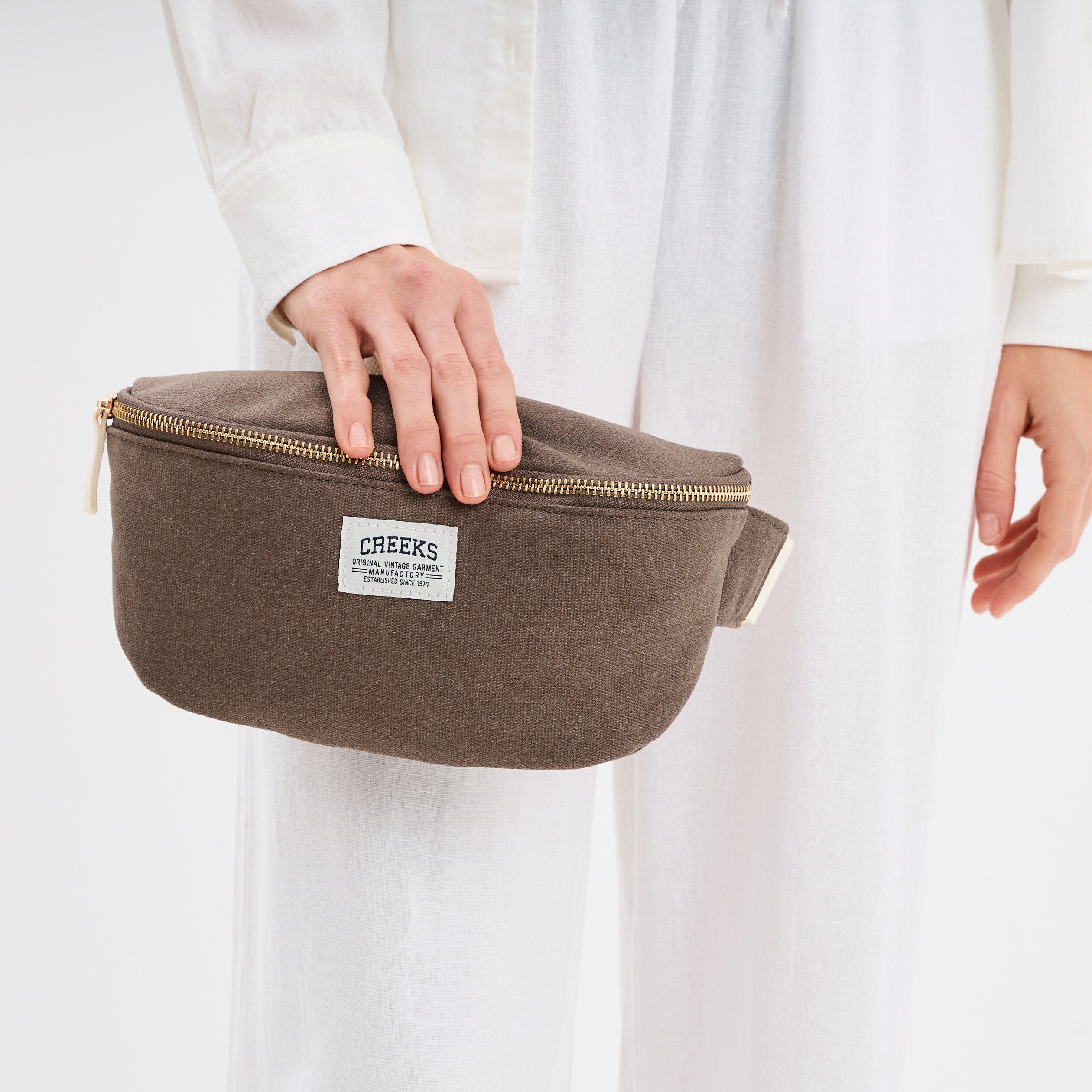 sac banane bandouliere ajustable gris fonce femme Sac banane bandoulière ajustable gris foncé femme