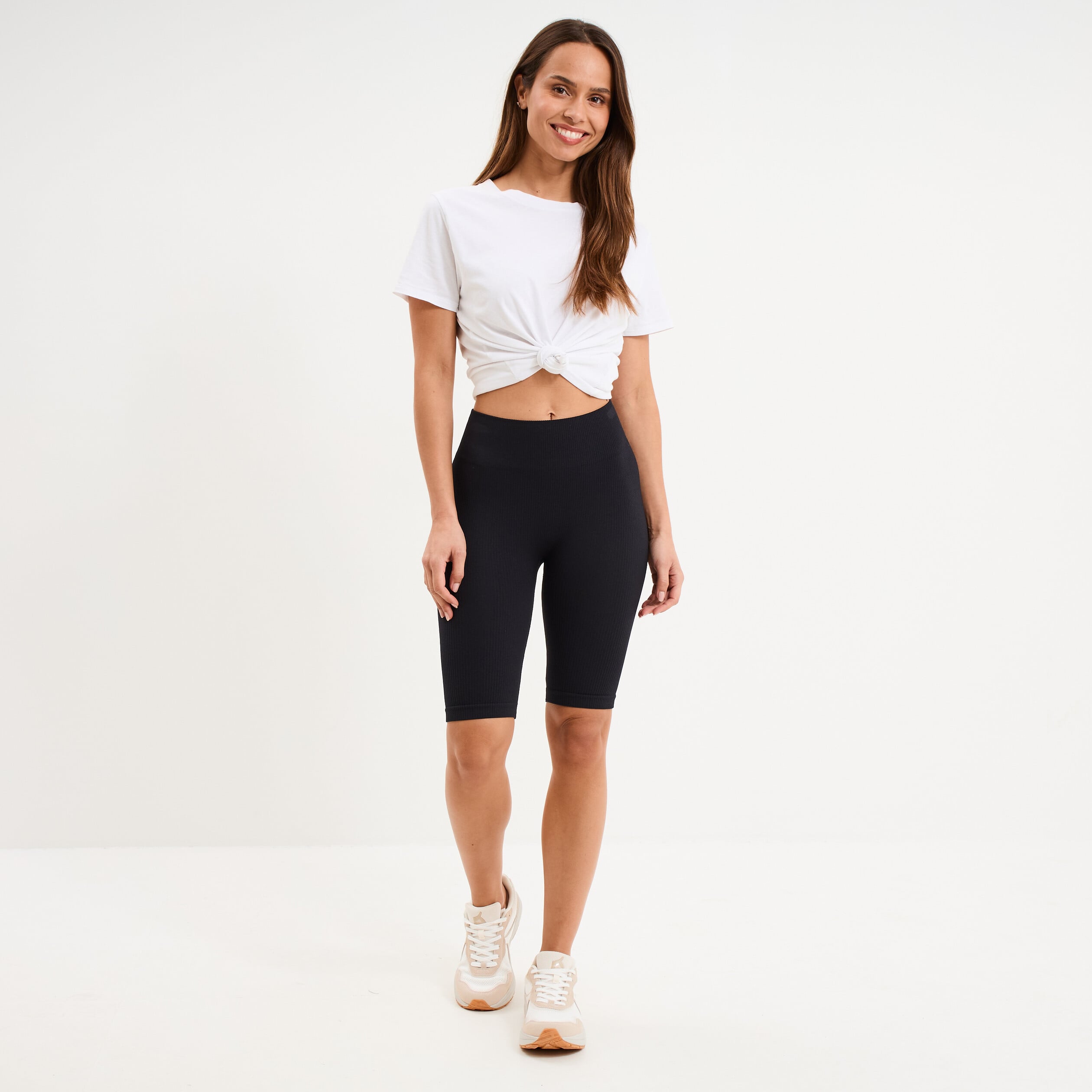 Short cycliste de sport c&ocirc;tel&eacute; stretch noir femme