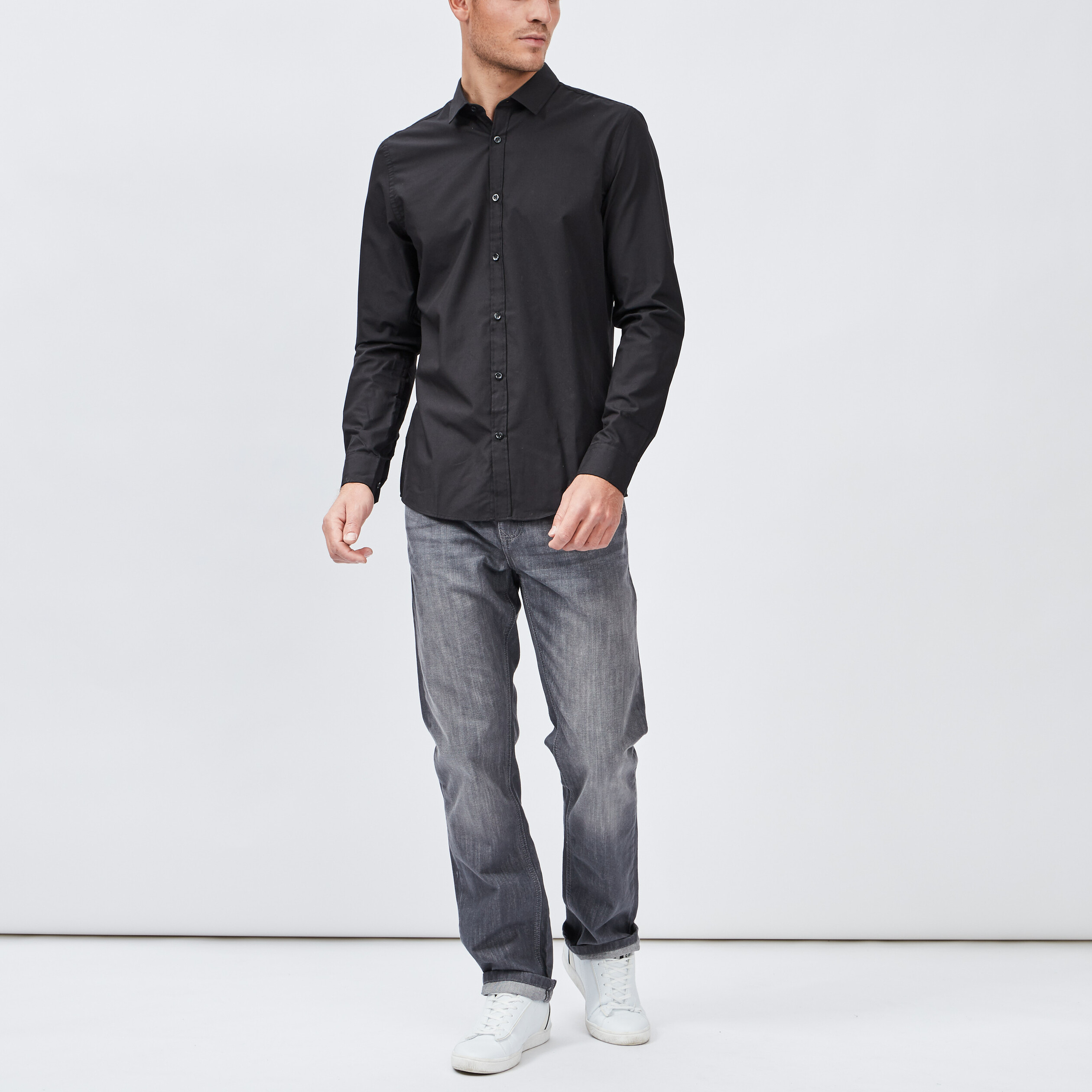 Chemise ajust&eacute;e col italien noir homme