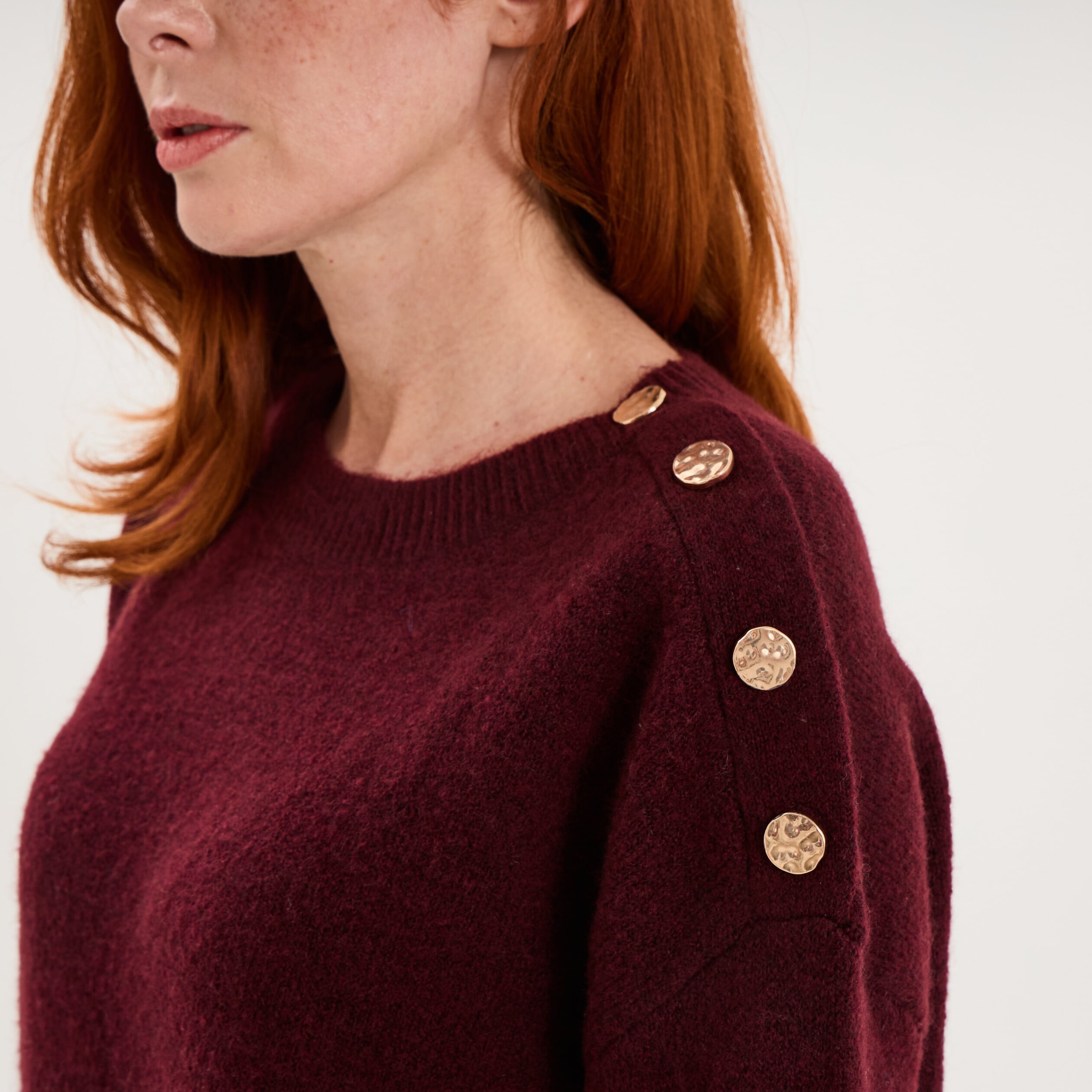 Robe pull longueur genou boutons &eacute;paule violet fonc&eacute; femme