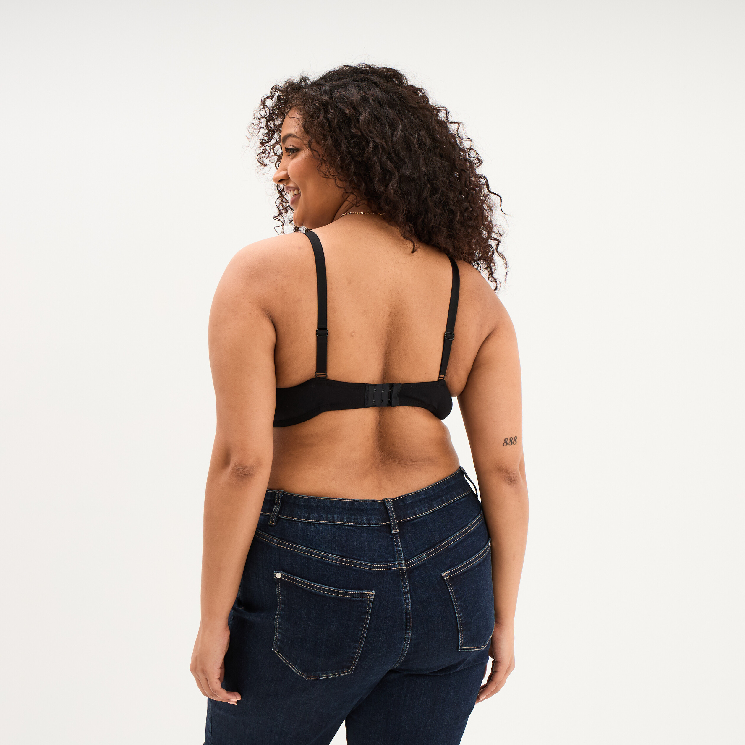 Soutien-gorge corbeille embo&icirc;tant noir femme grande taille