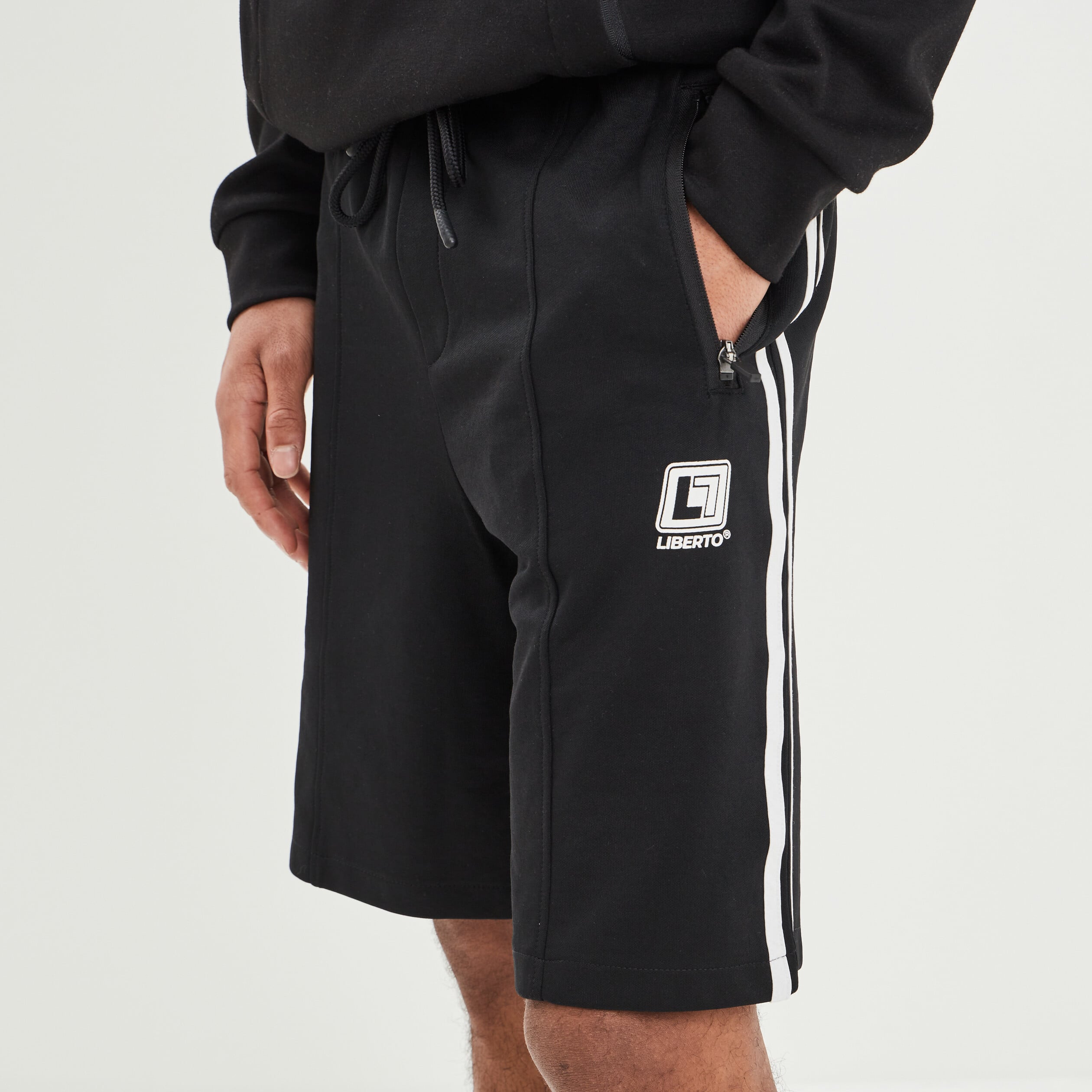 Short jogging droit &eacute;lastiqu&eacute; Liberto noir homme