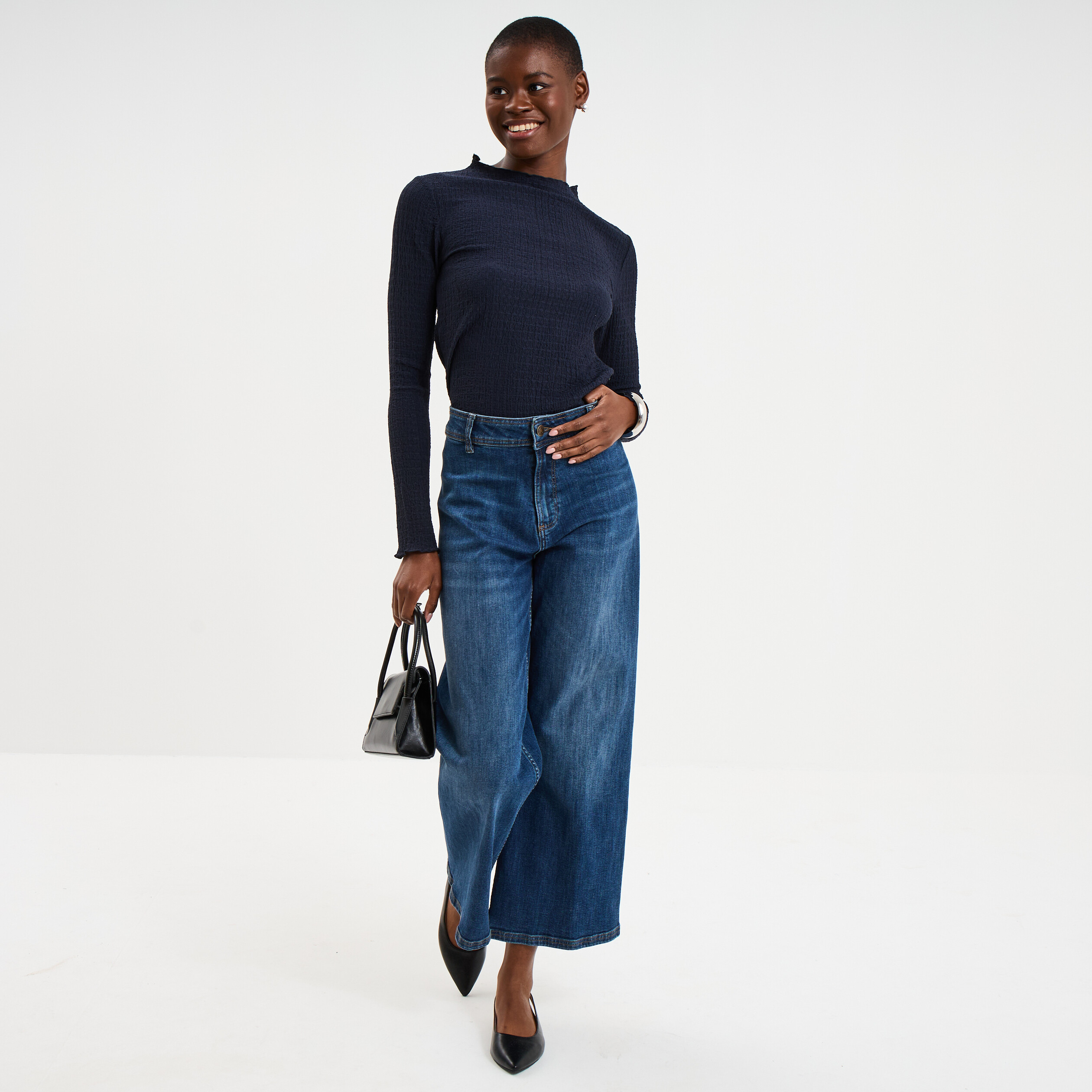 T-shirt effet gaufr&eacute; col montant bleu fonc&eacute; femme