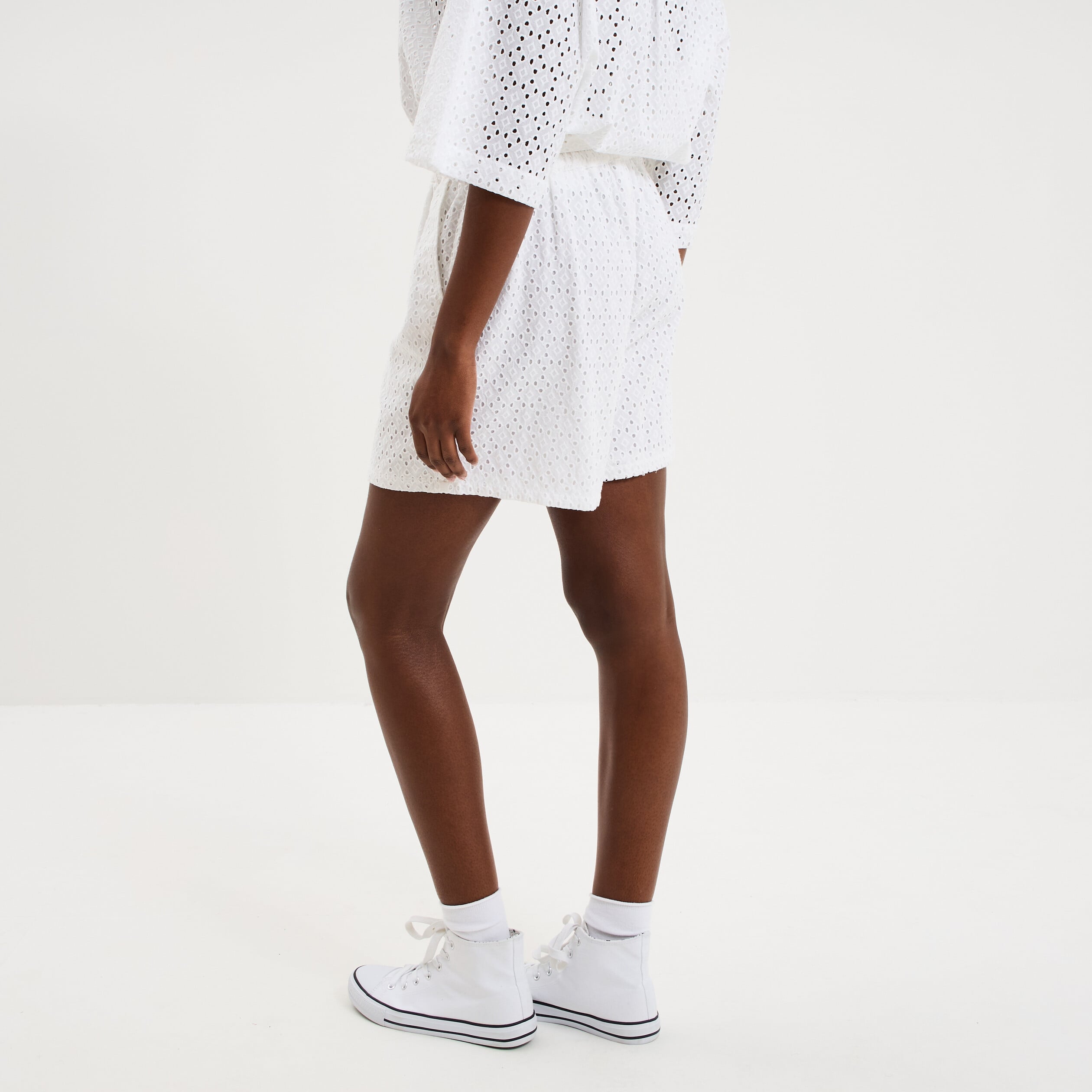 Short large broderie anglaise coton blanc femme