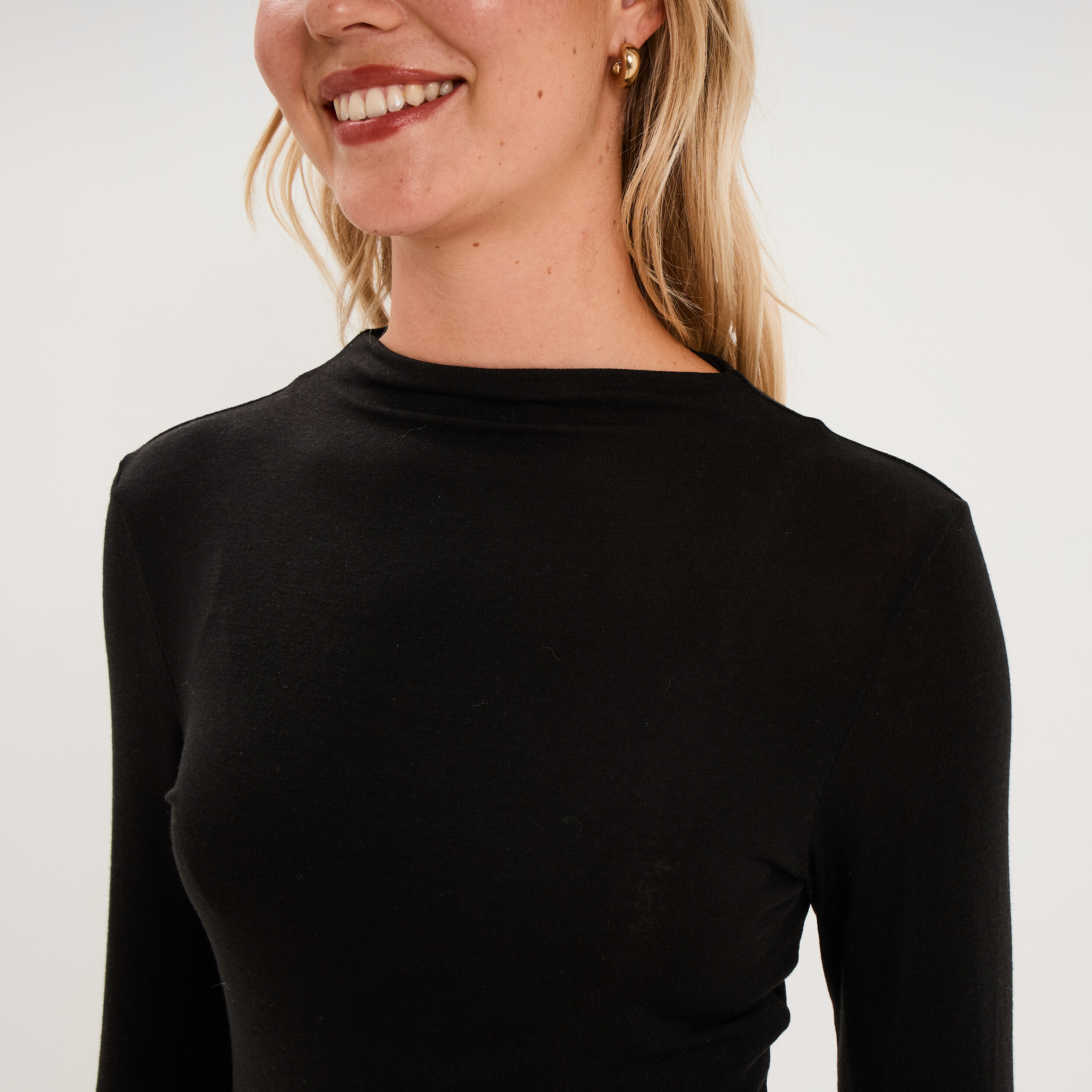 T-shirt cintr&eacute; col montant lyocell noir femme