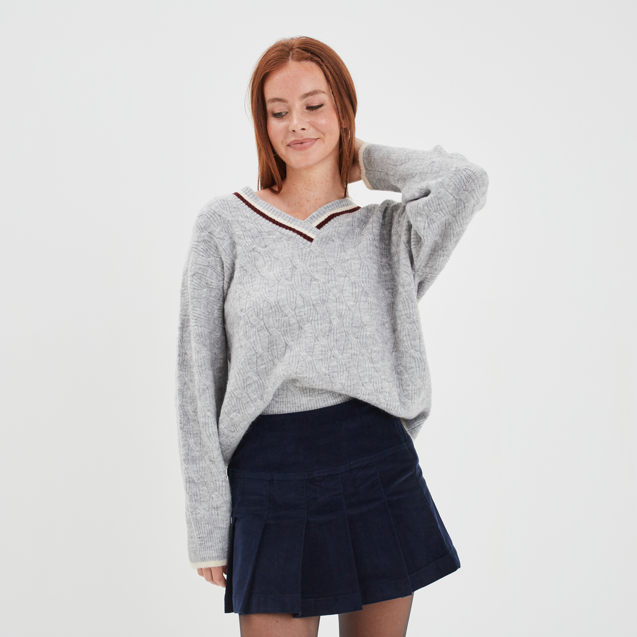 Pull col en V à torsades Creeks gris clair femme