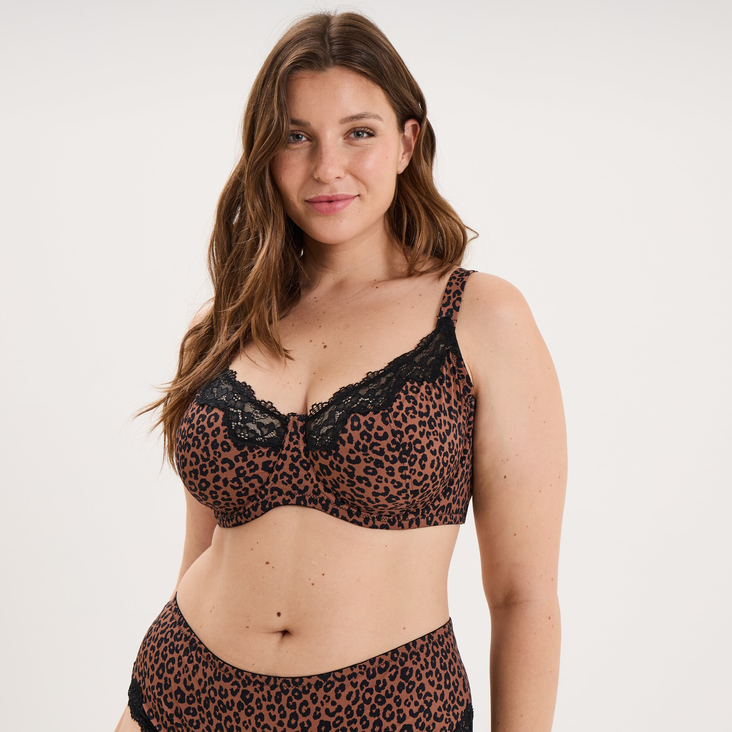 Soutien-gorge corbeille microfibre marron femme grande taille