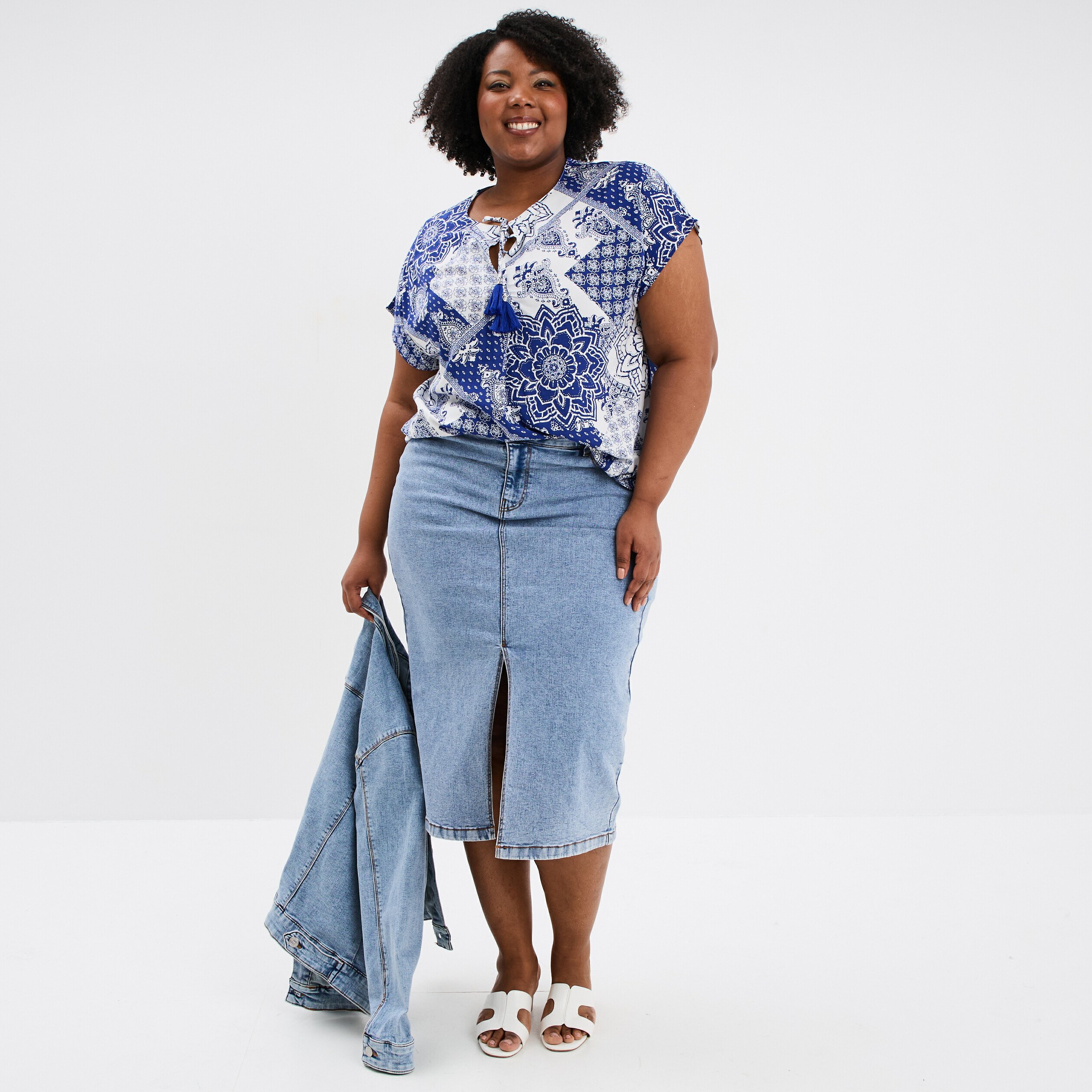 blouse fluide col a cordons bleu femmegt Blouse fluide col à cordons bleu femme grande taille
