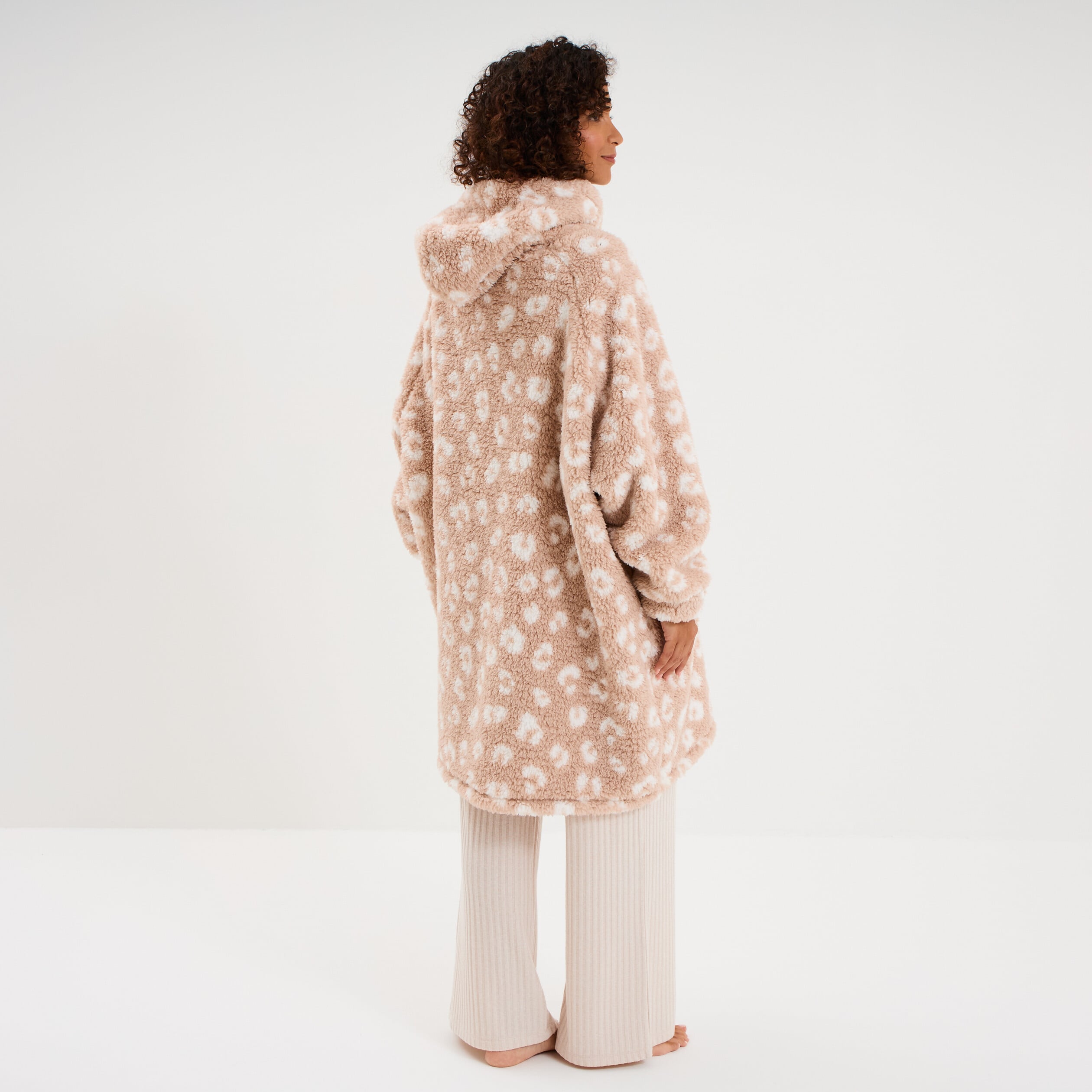 Poncho plaid effet polaire &agrave; capuche rose poudr&eacute;e femme