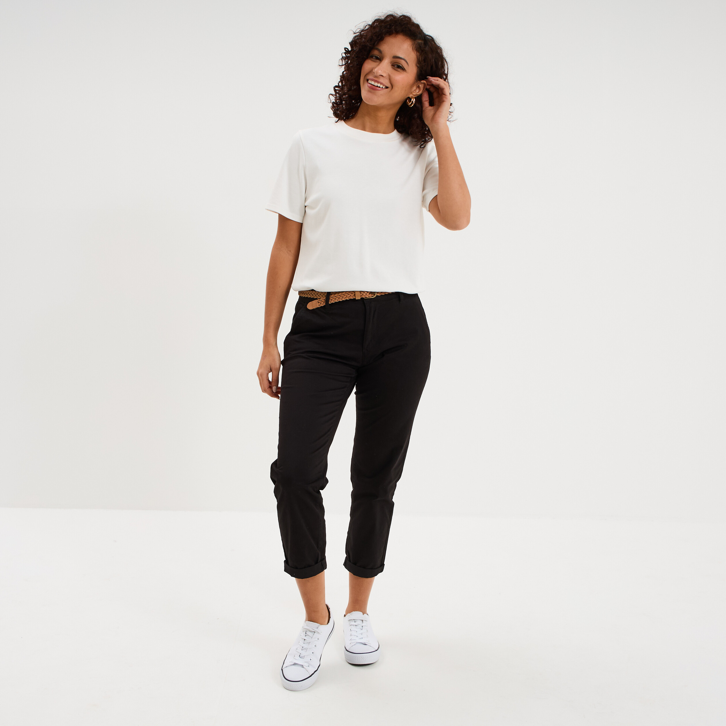Pantalon chino 7/8&egrave;me ceinture tress&eacute;e noir femme