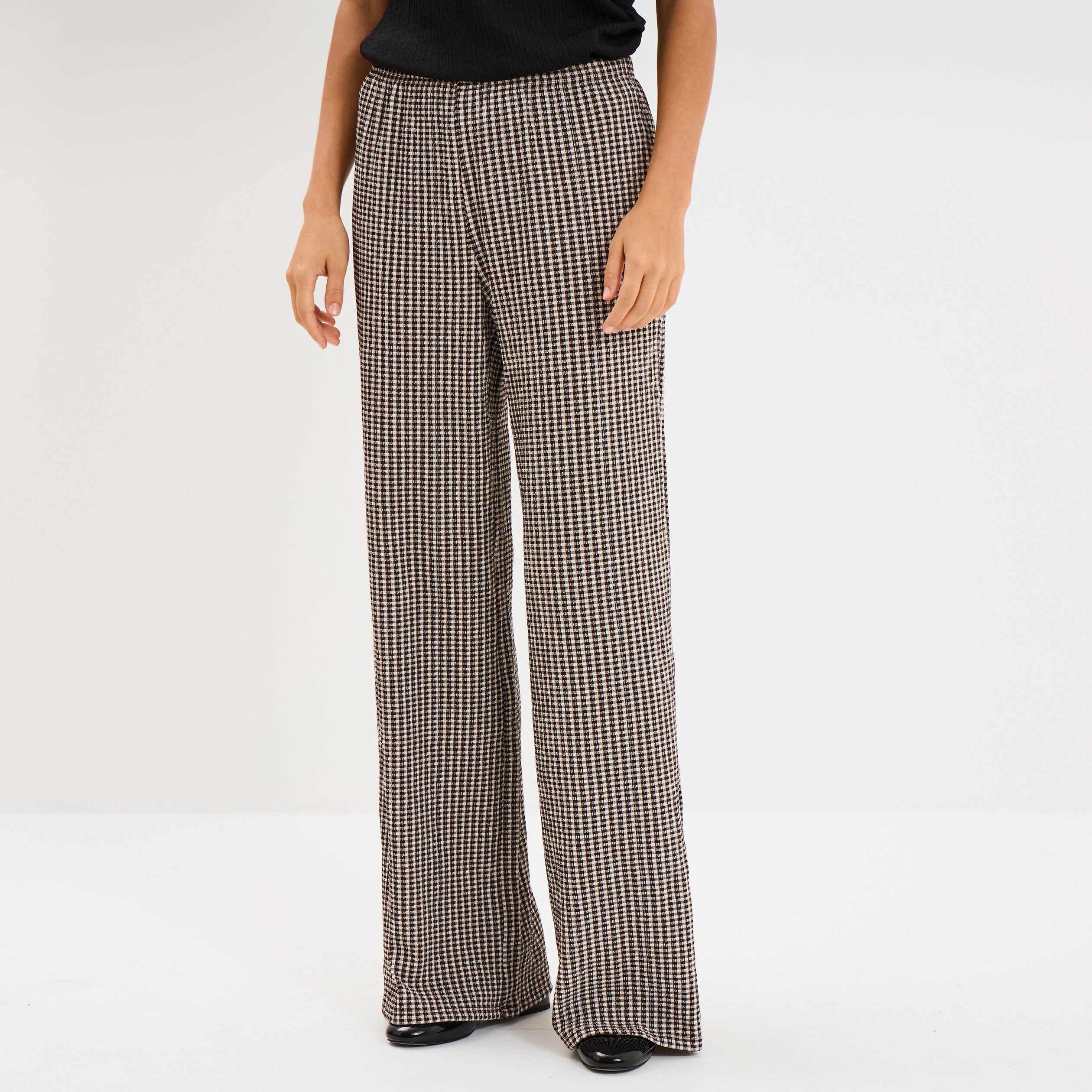 Pantalon large effet gaufr&eacute; marron chocolat femme