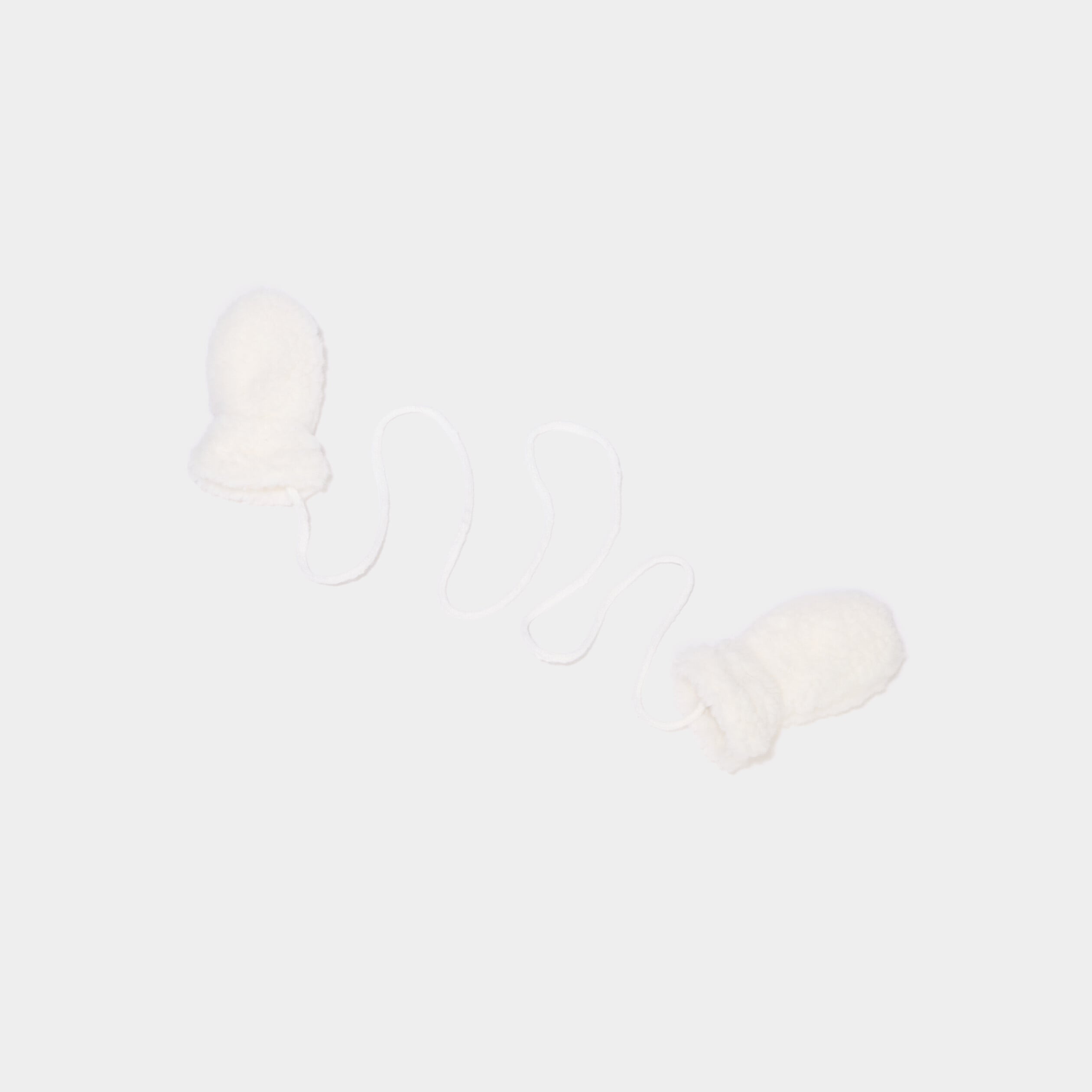 Mouffles effet polaire avec cordon ivoire b&eacute;b&eacute;