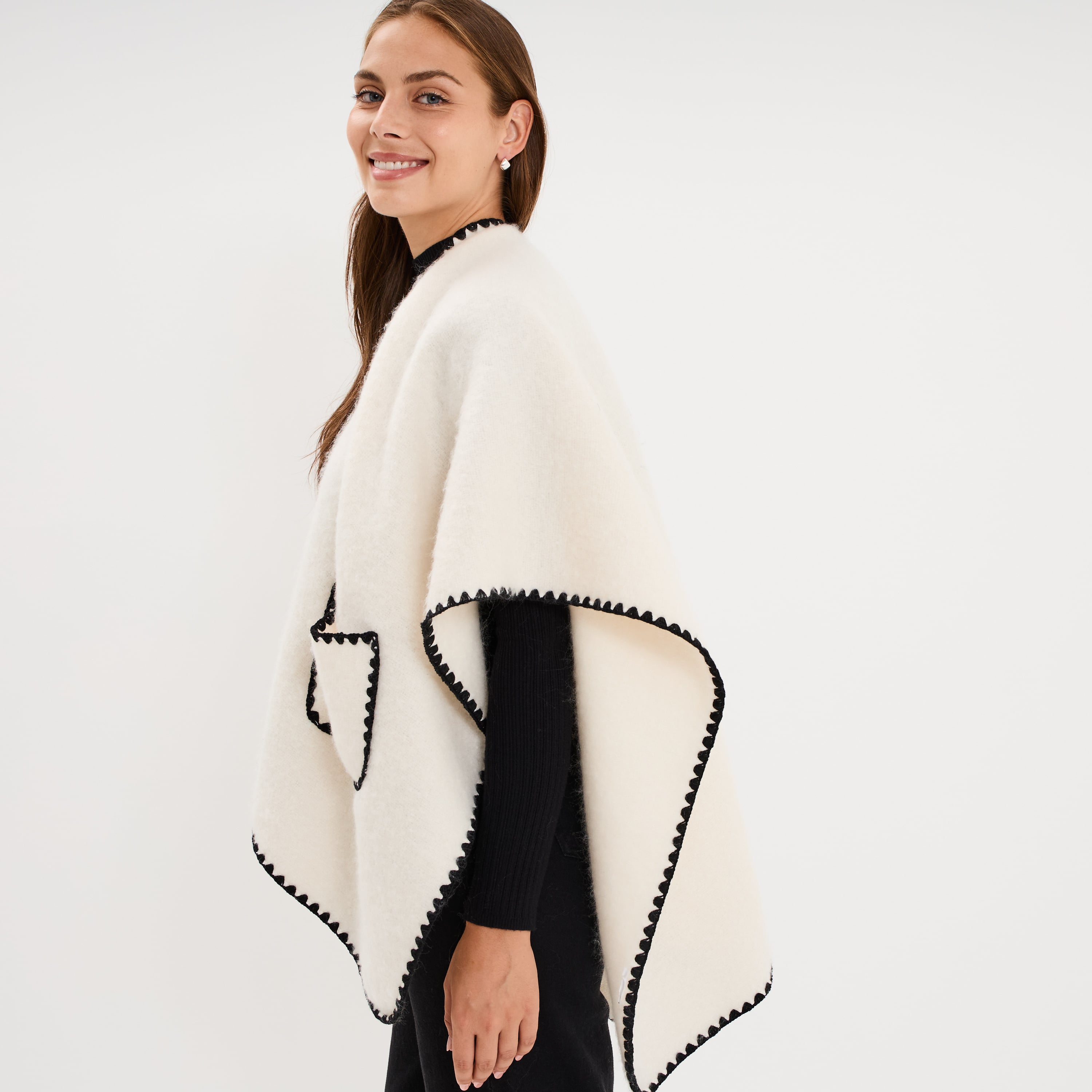Poncho avec liser&eacute;s contrast&eacute;s ivoire femme