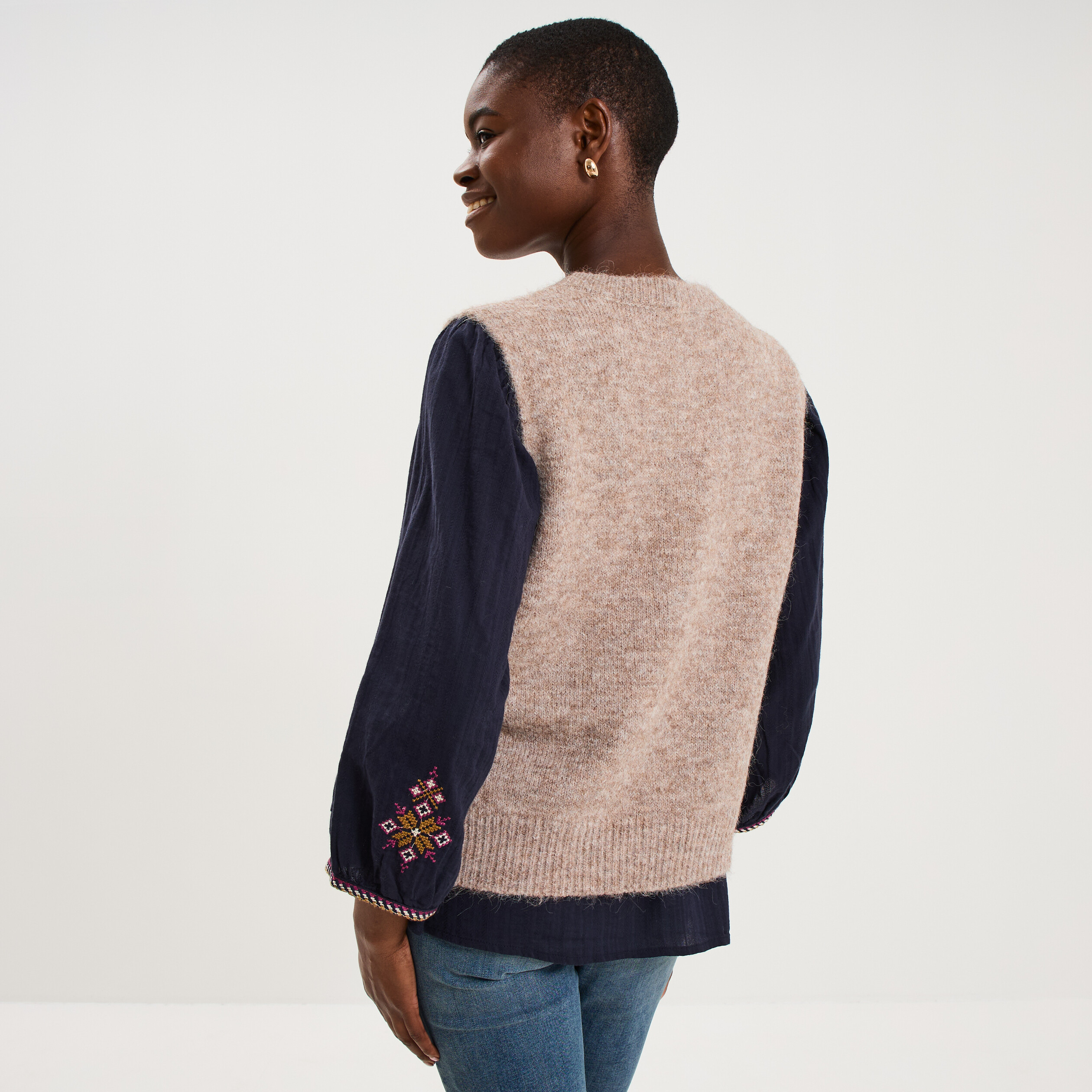 Pull col rond sans manches &agrave; boutons beige femme