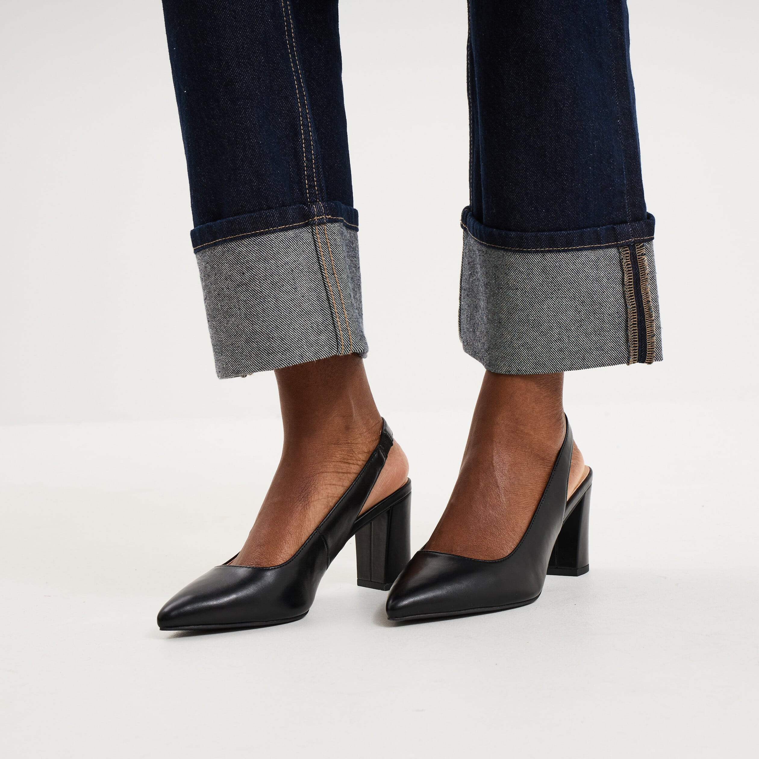 Escarpins &agrave; talons bouts pointus noir femme