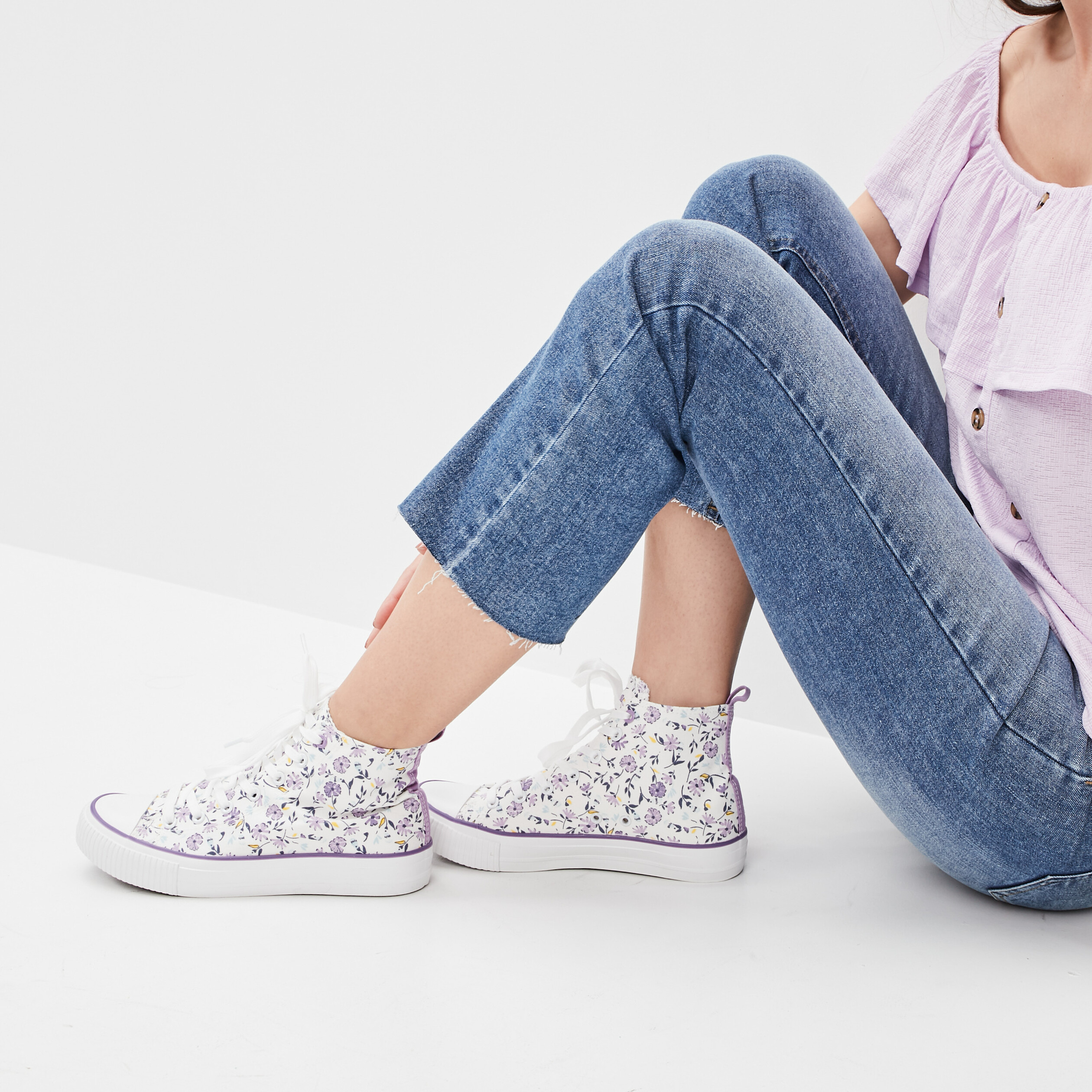 baskets montantes en toile a lacets multicolore femme Baskets montantes en toile à lacets multicolore femme