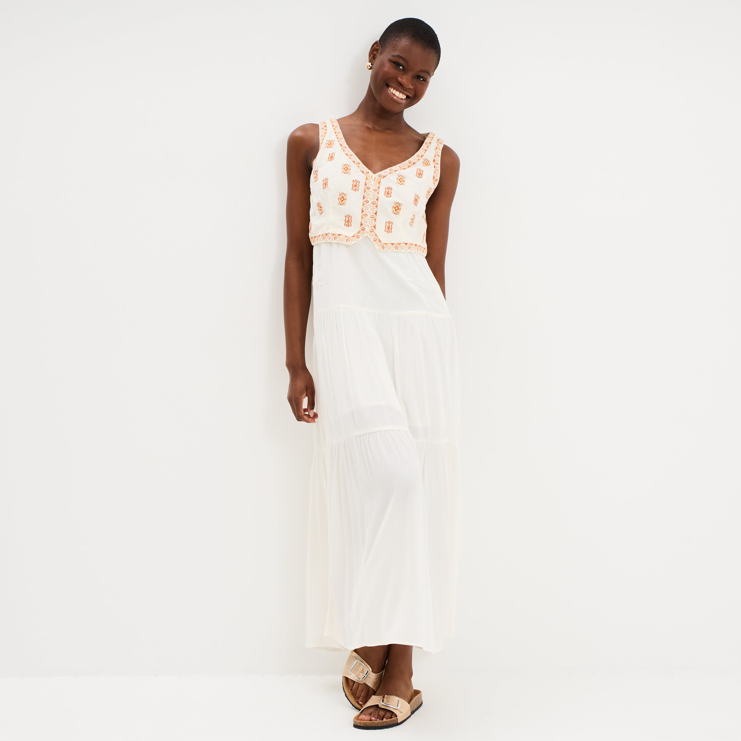 Robe longue buste brod&eacute; sans manches ecru femme