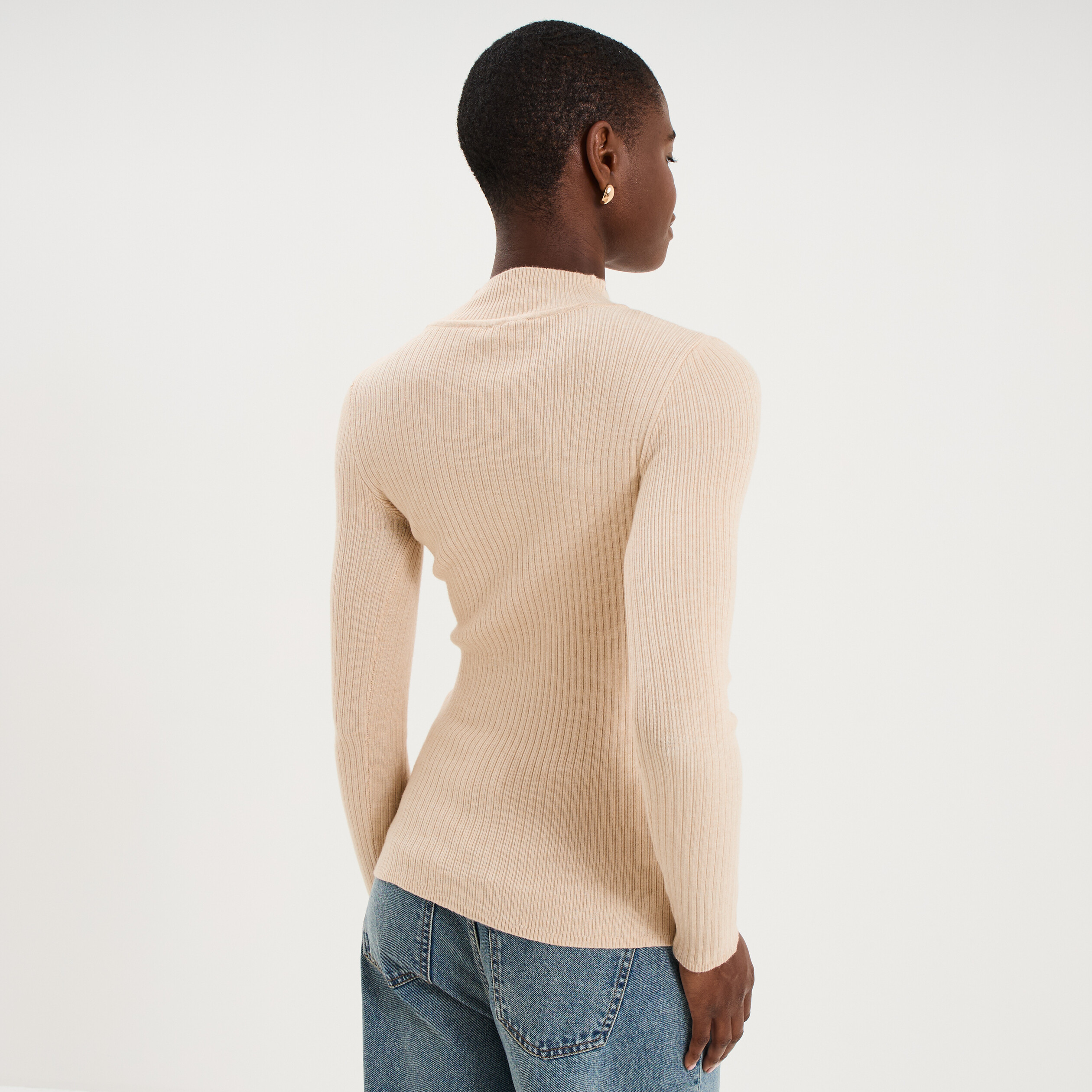 Pull ajust&eacute; c&ocirc;tel&eacute; col montant beige femme