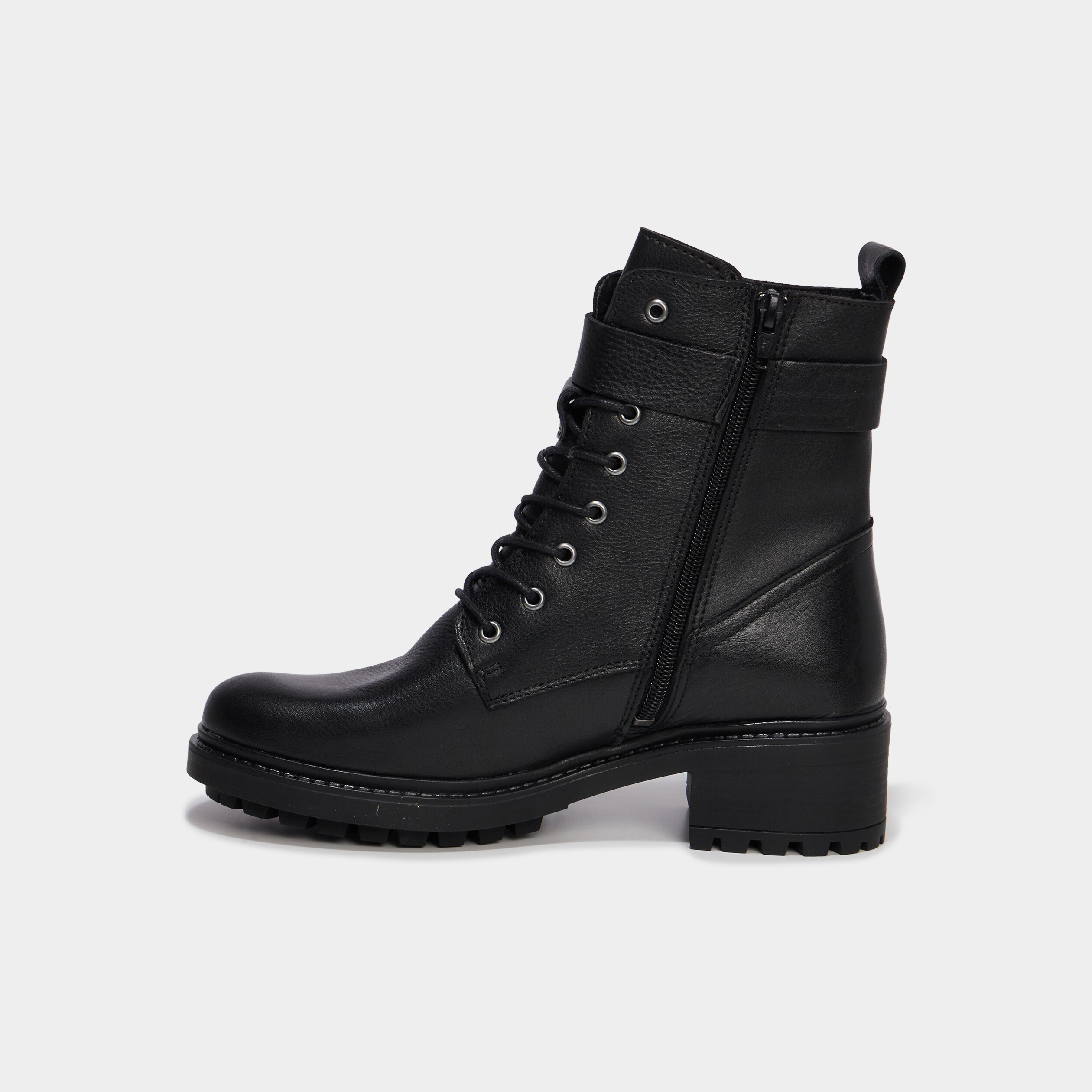 boots crantees a lacets en cuir noir femme Boots crantées à lacets en cuir noir femme