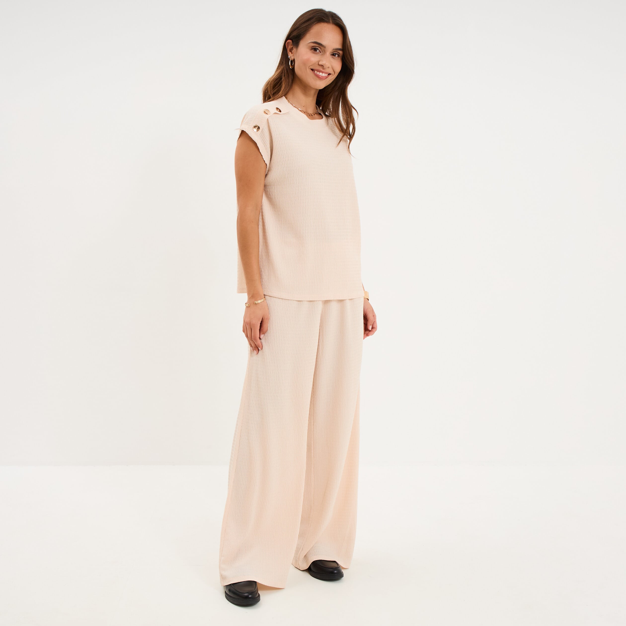 T-shirt gaufr&eacute; col rond avec boutons beige femme