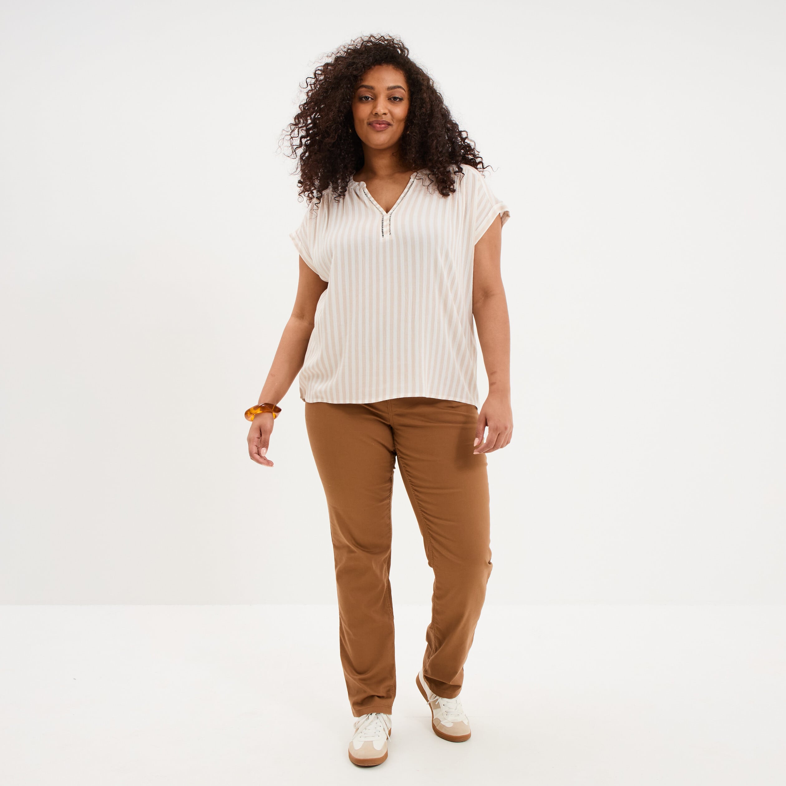 Blouse col en V manches courtes beige femme grande taille