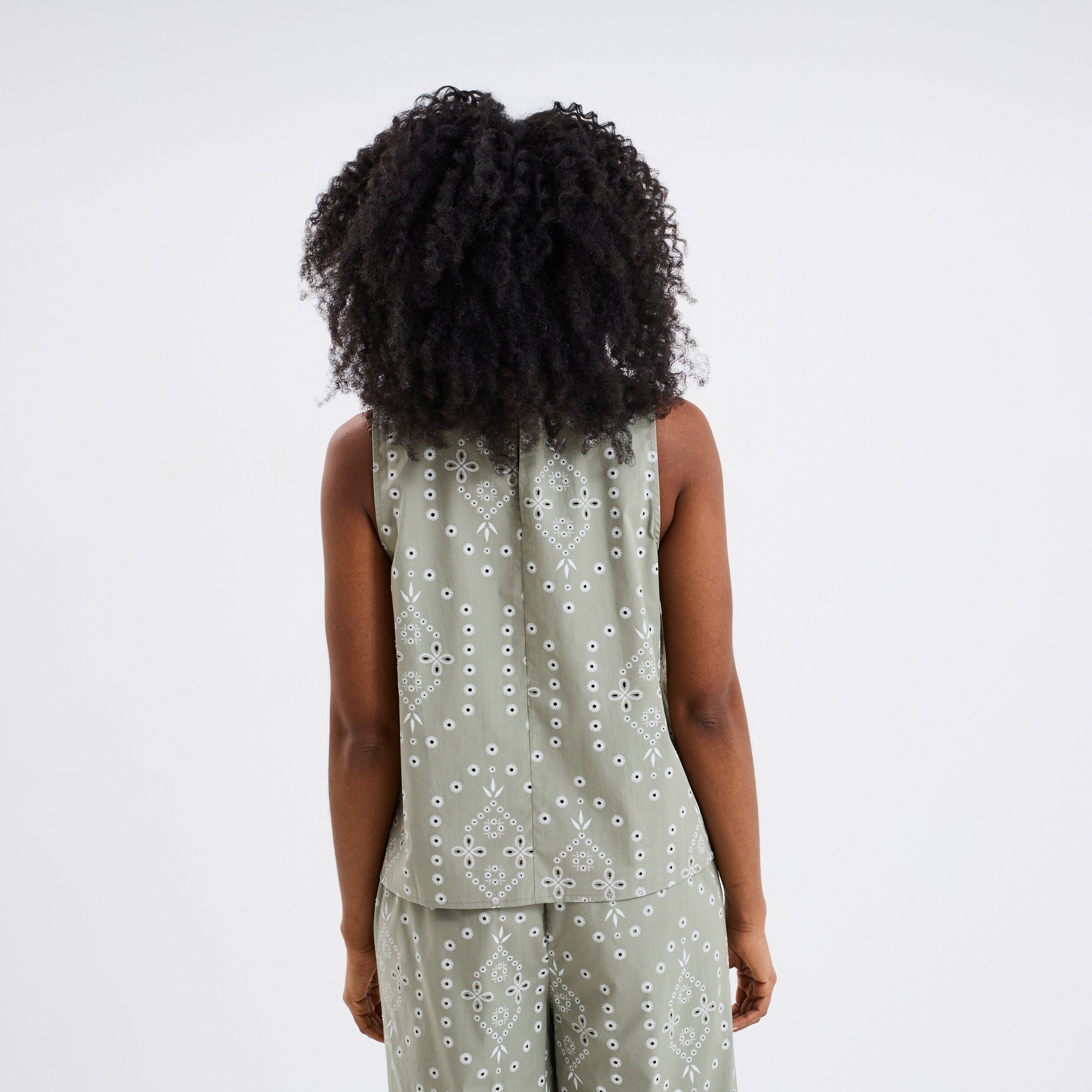 blouse broderie anglaise sans manches vert clair femme Blouse broderie anglaise sans manches vert clair femme