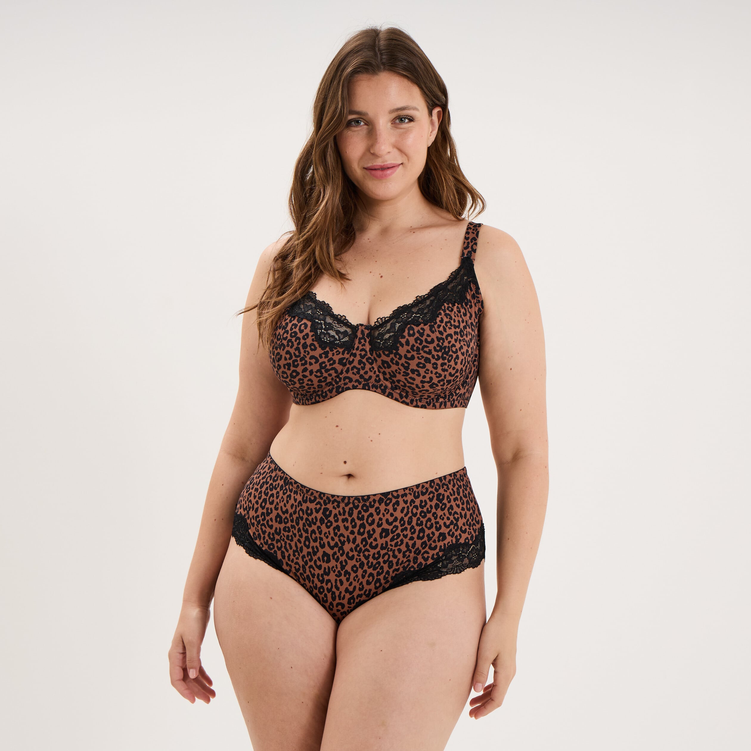 Soutien-gorge corbeille microfibre marron femme grande taille