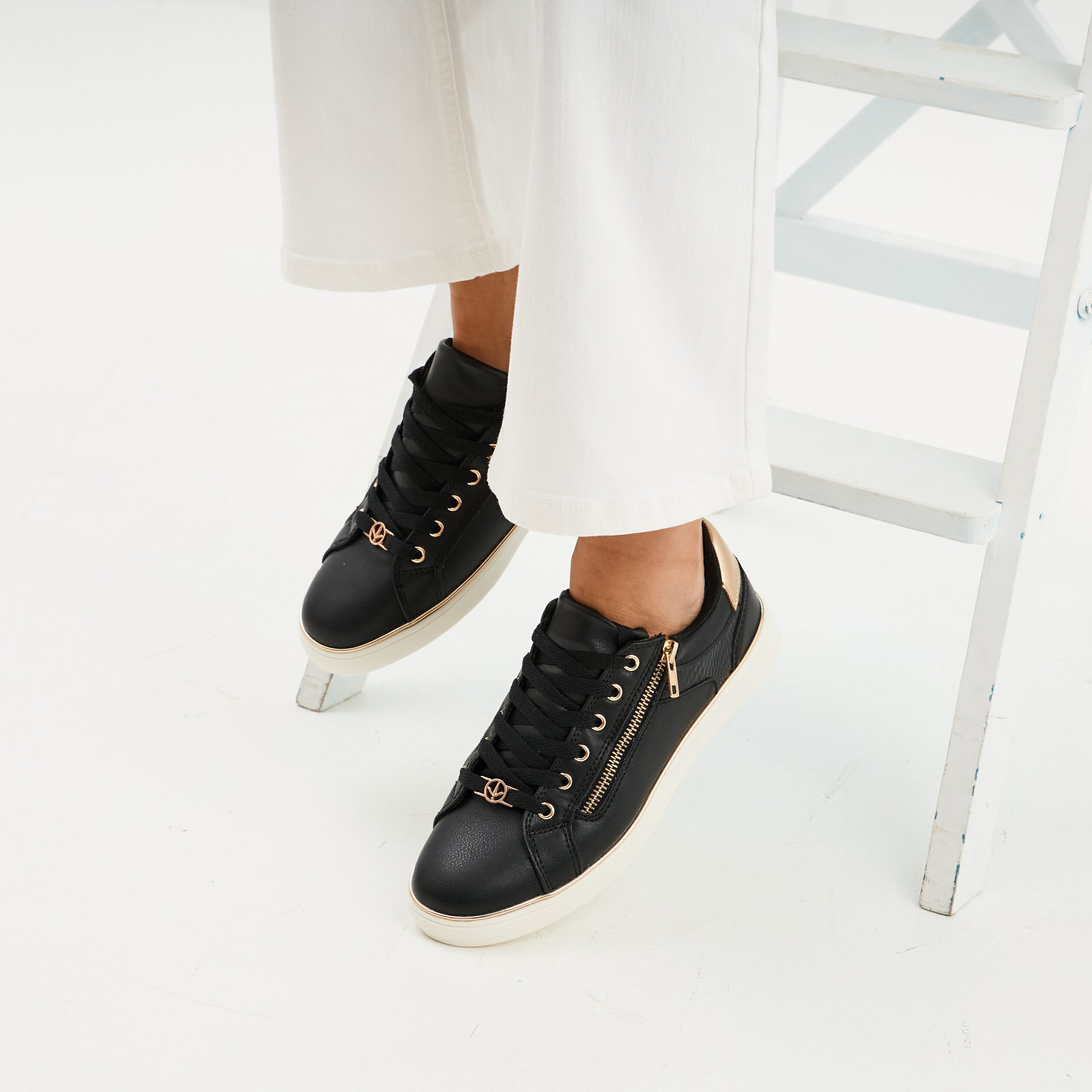 Tennis basses &agrave; lacets Mosquitos noir femme