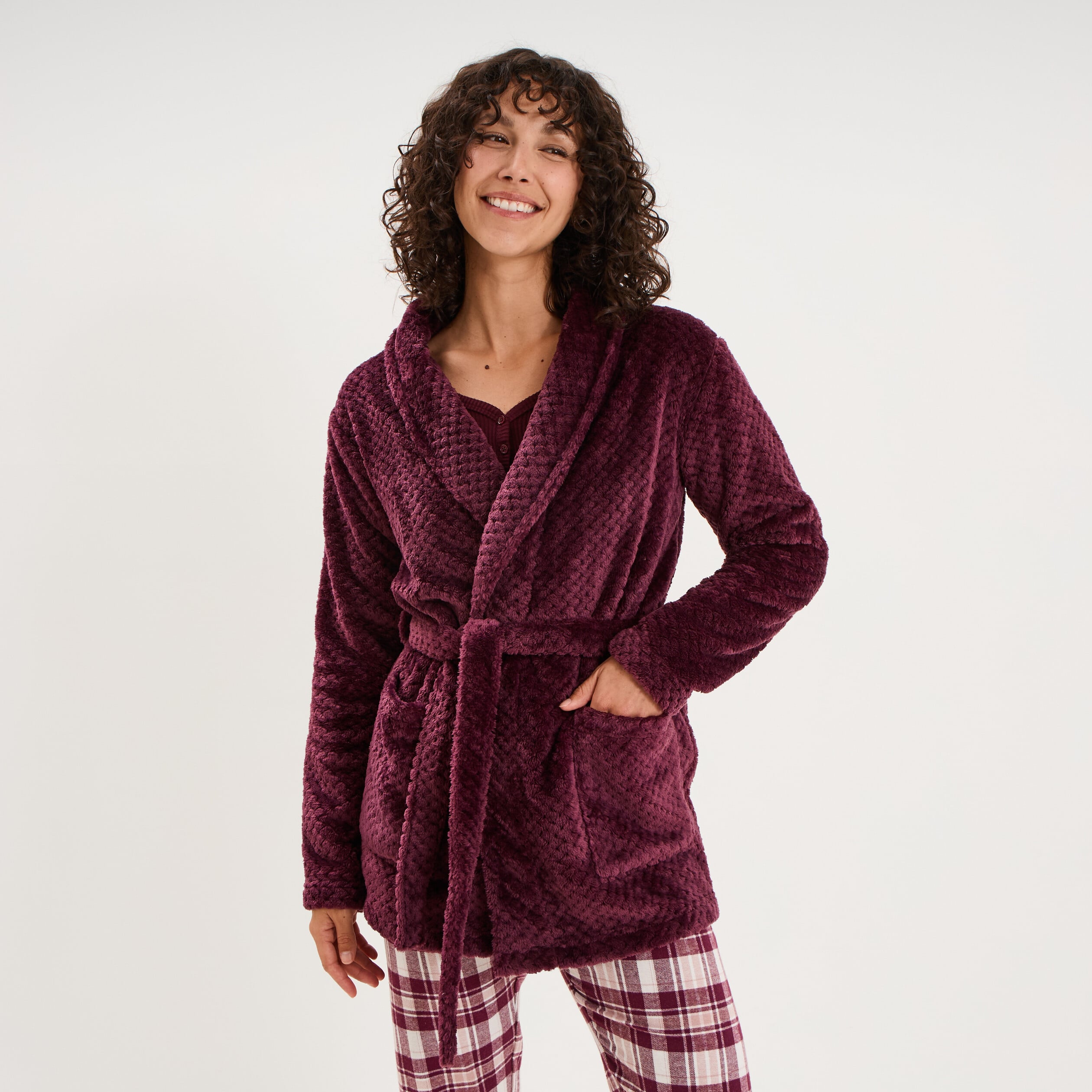 Peignoir mi-long effet polaire ceintur&eacute; prune femme