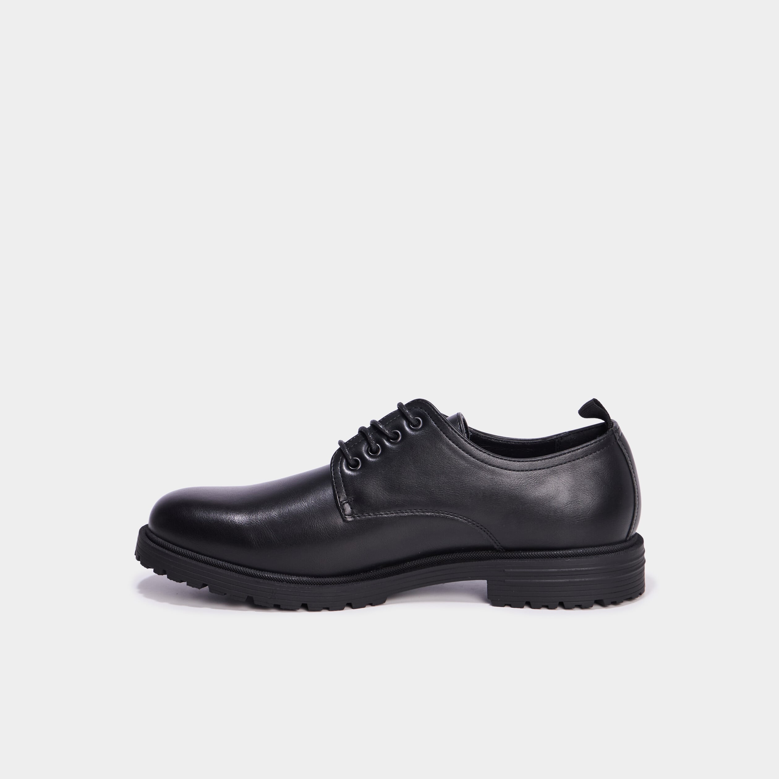 Derbies crant&eacute;es &agrave; lacets noir homme