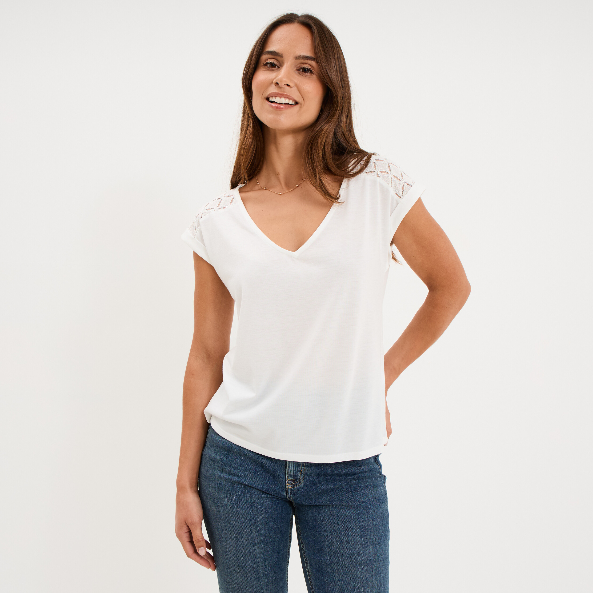 T-shirt col en V ajour&eacute; &eacute;paules et dos blanc femme