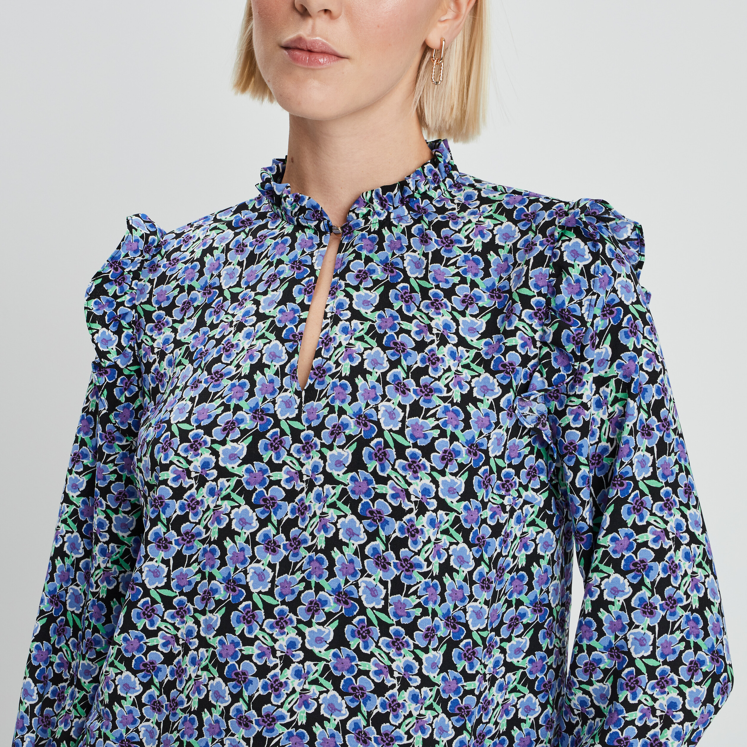 Blouse à épaules et col volantés bleu marine femme
