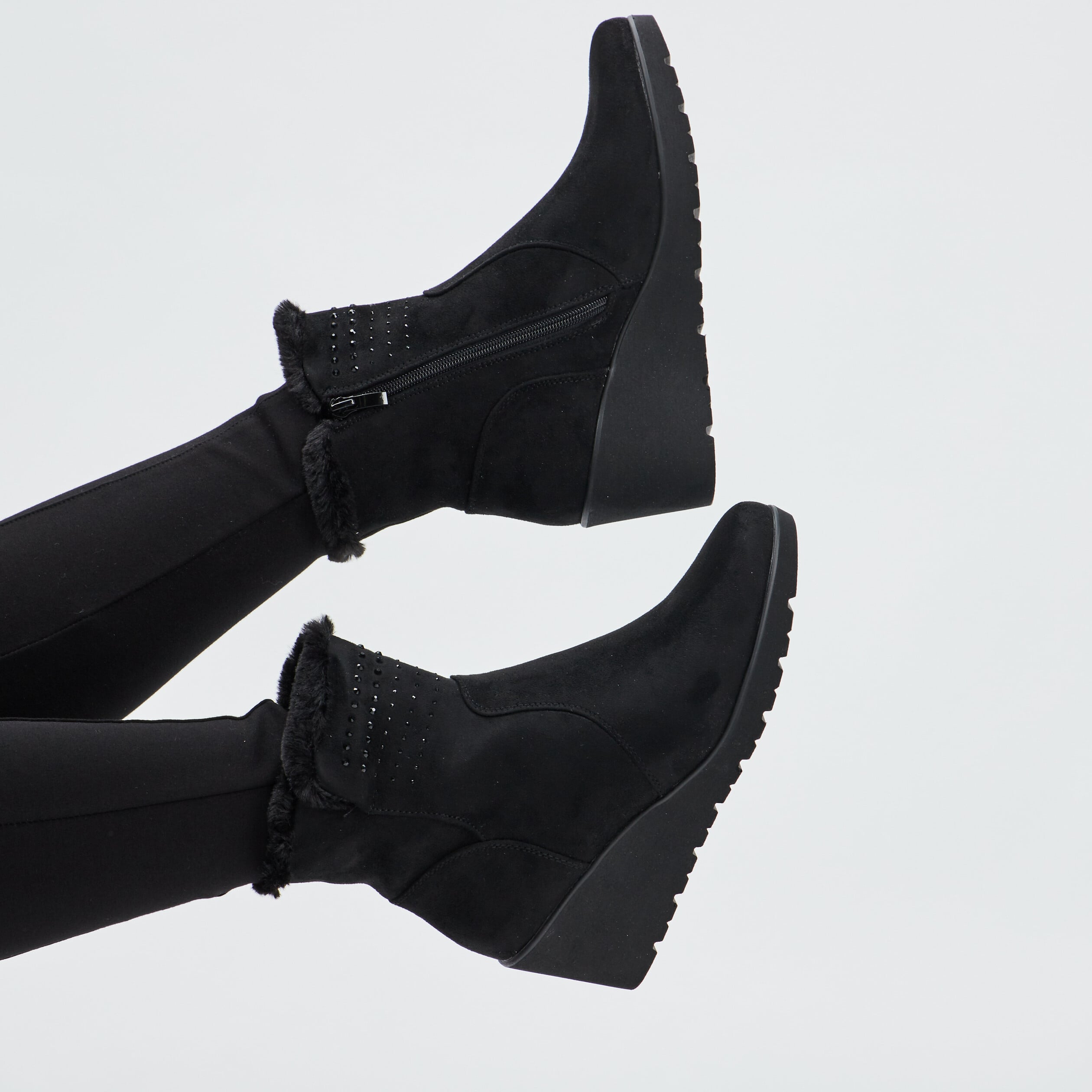 Bottines compens&eacute;es pied large noir femme