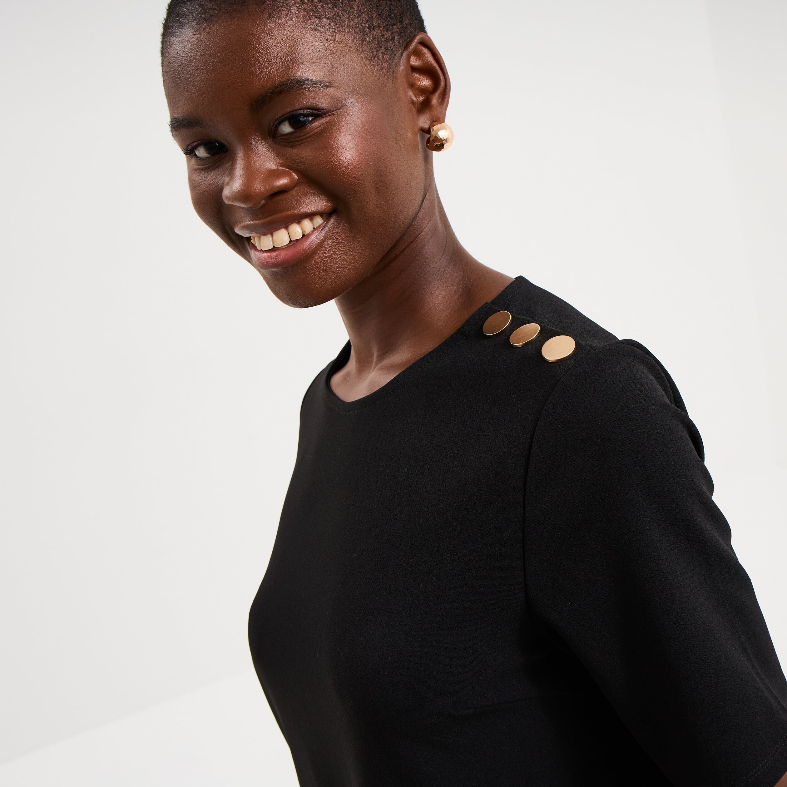 Robe droite cr&ecirc;pe manches courtes noir femme