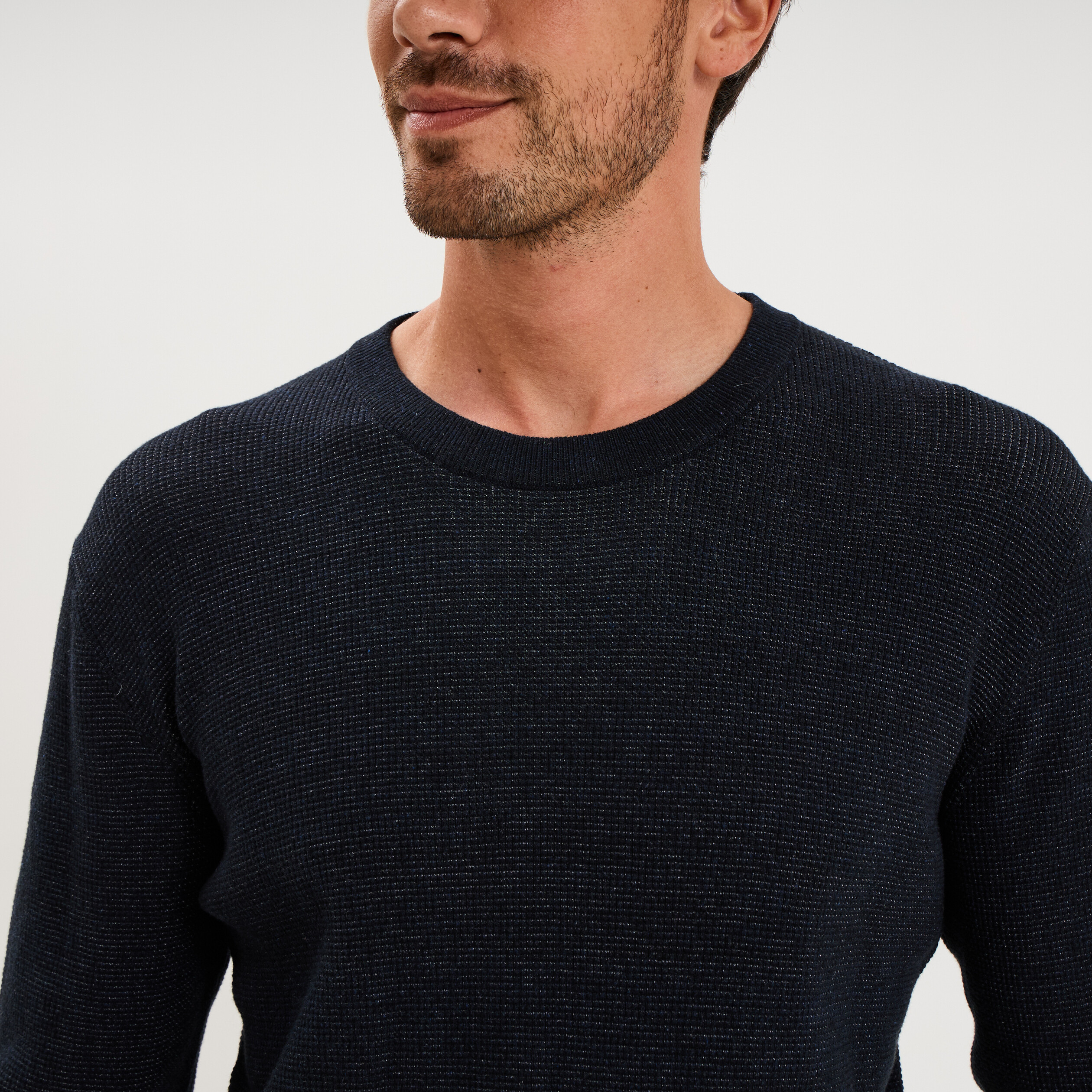 Pull en maille textur&eacute;e col rond bleu marine homme