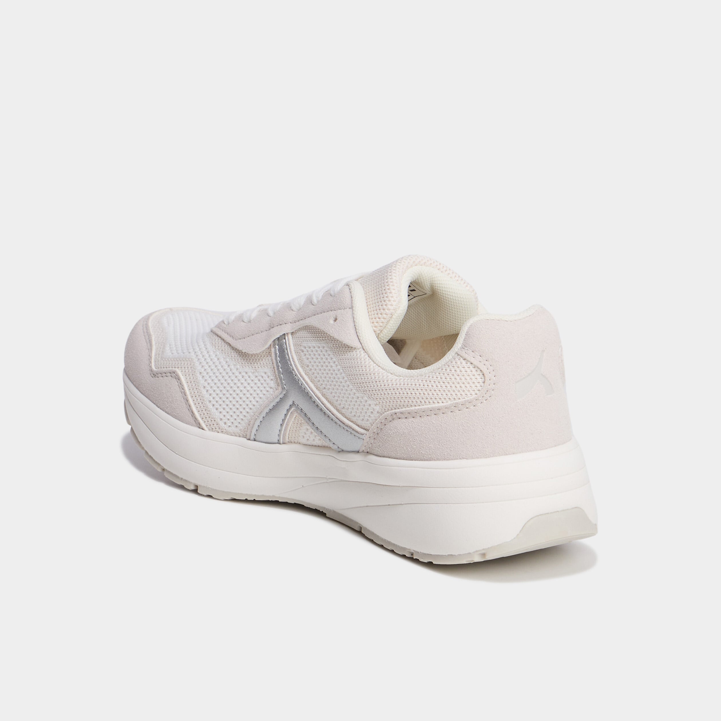 Baskets running &agrave; lacets gris argent femme