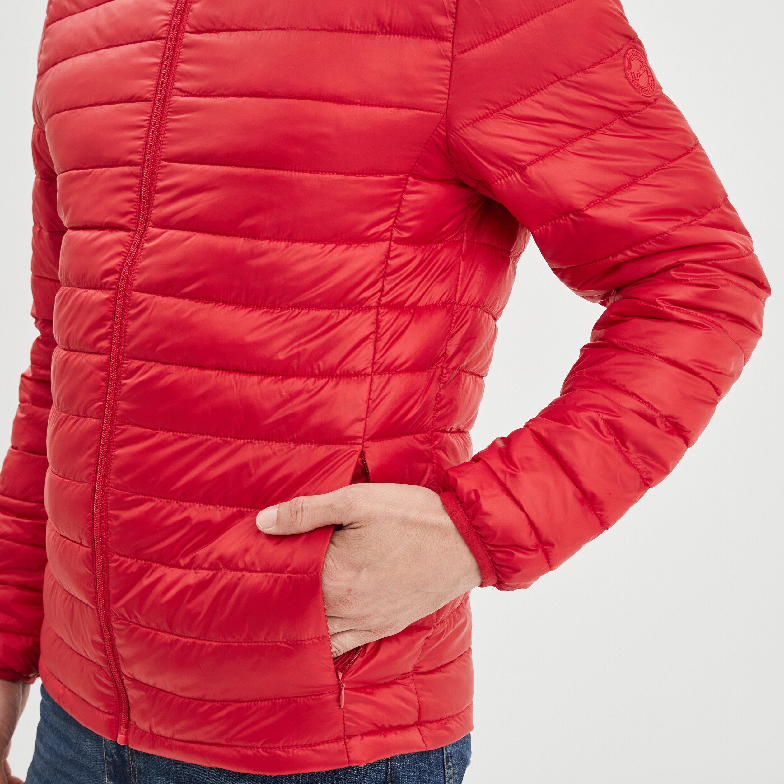 doudoune legere deperlante a capuche rouge homme Doudoune légère déperlante à capuche rouge homme