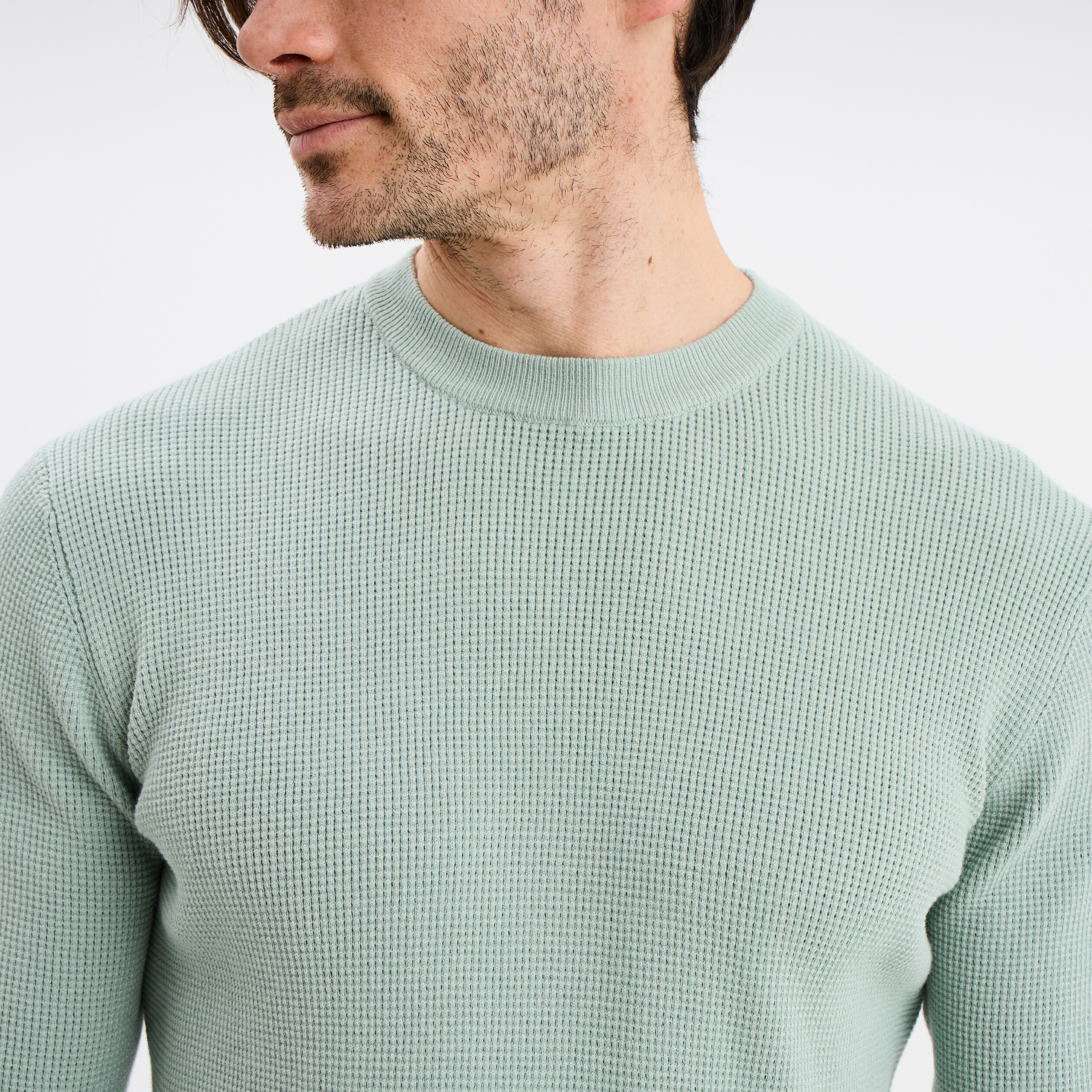 Pull en maille textur&eacute;e col rond vert pastel homme